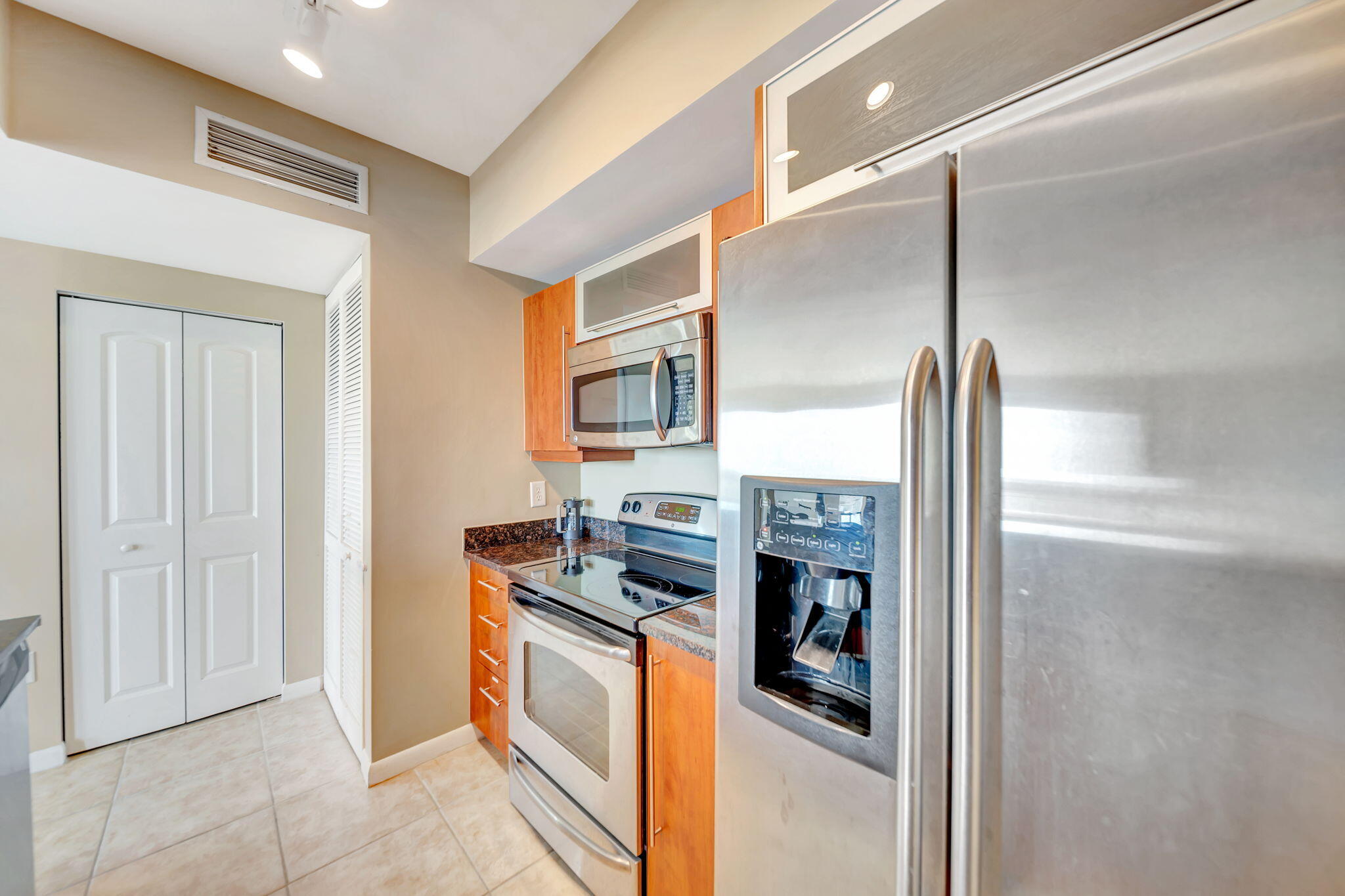 TOSCANO CONDO - Residential