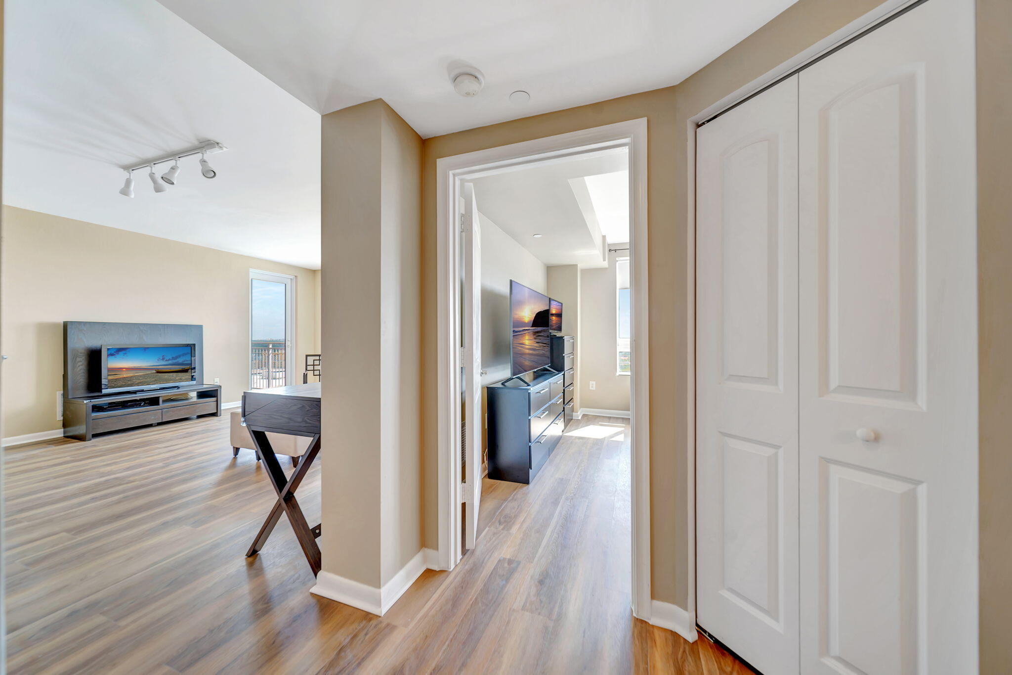 TOSCANO CONDO - Residential