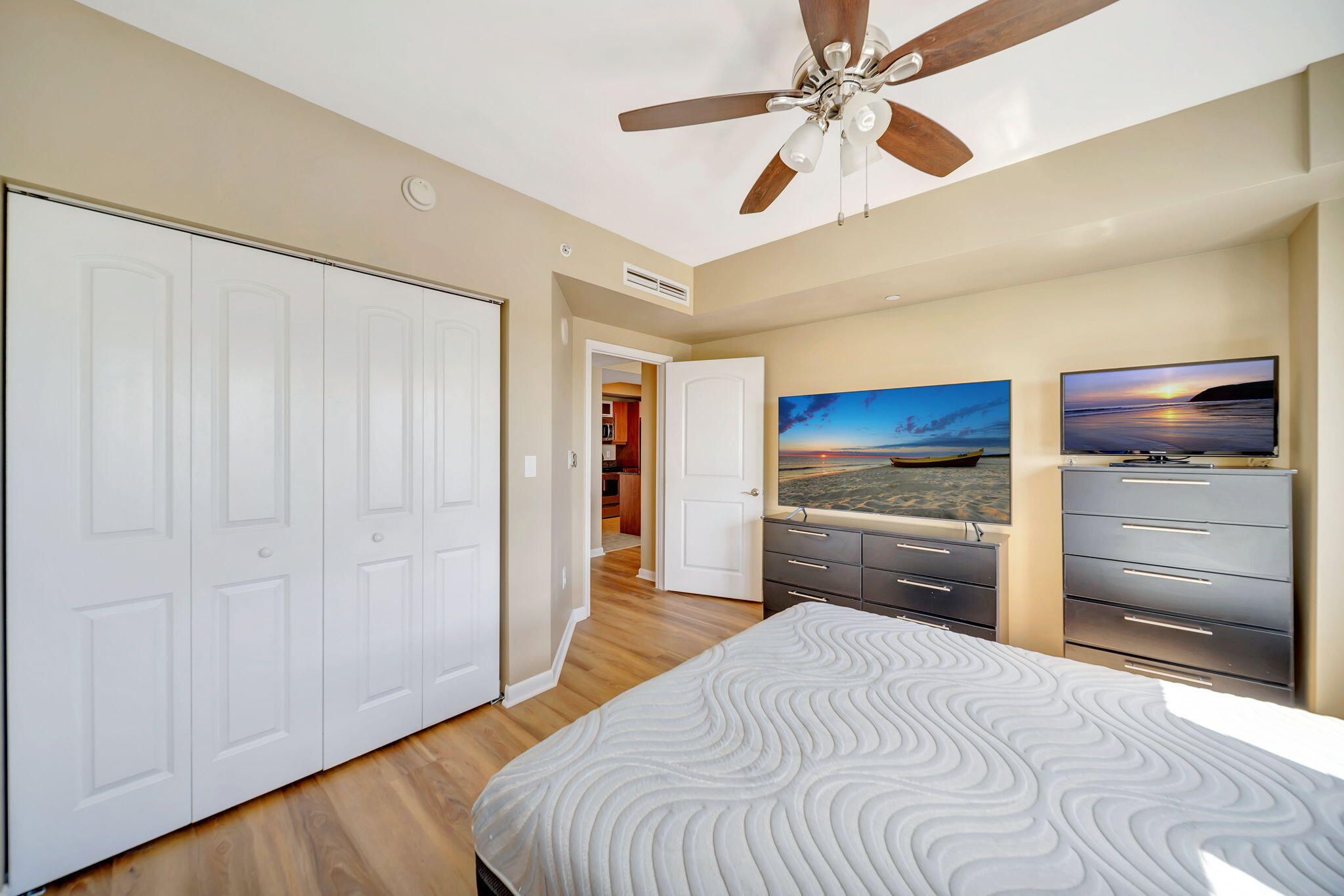 TOSCANO CONDO - Residential