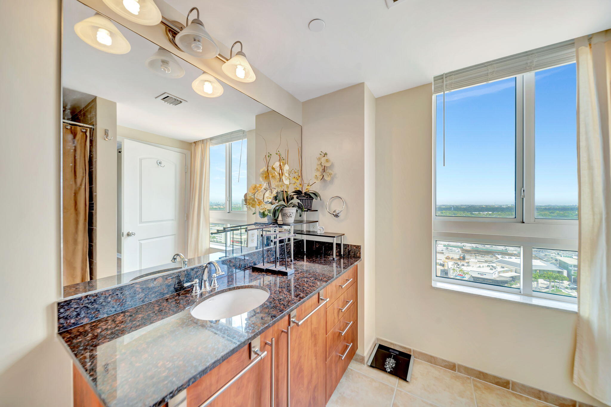 TOSCANO CONDO - Residential