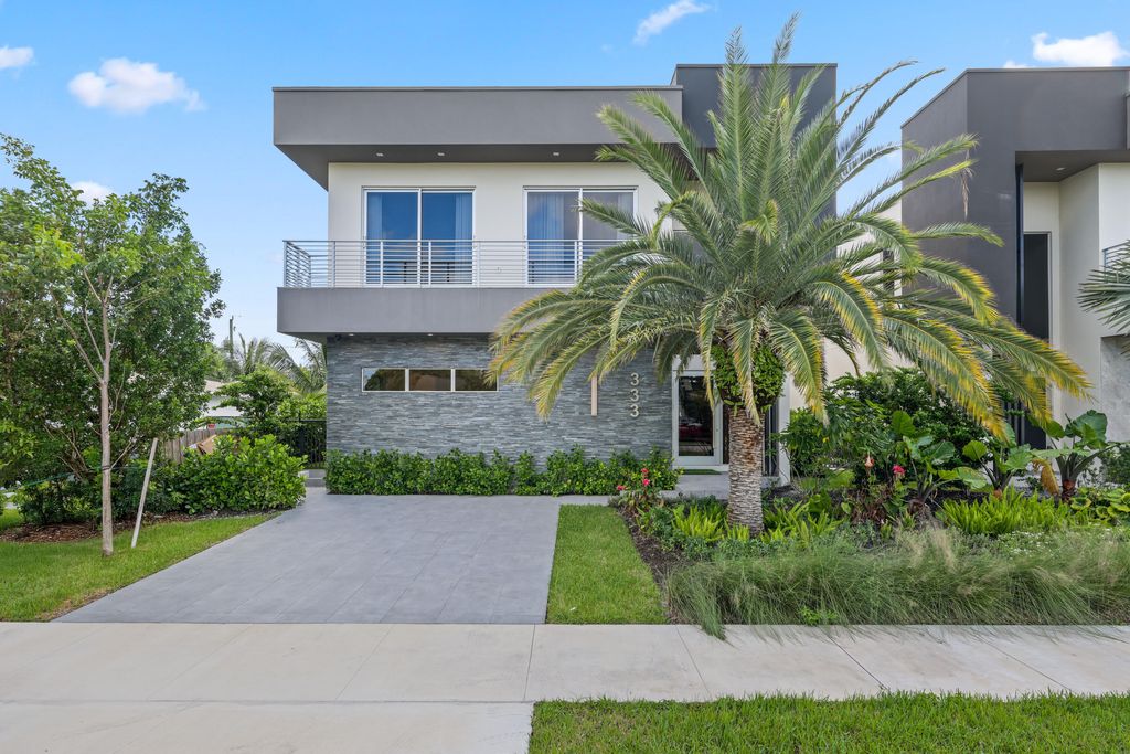 Photo of 333 S Swinton Avenue, Delray Beach, FL 33444 (MLS # B26041570)
