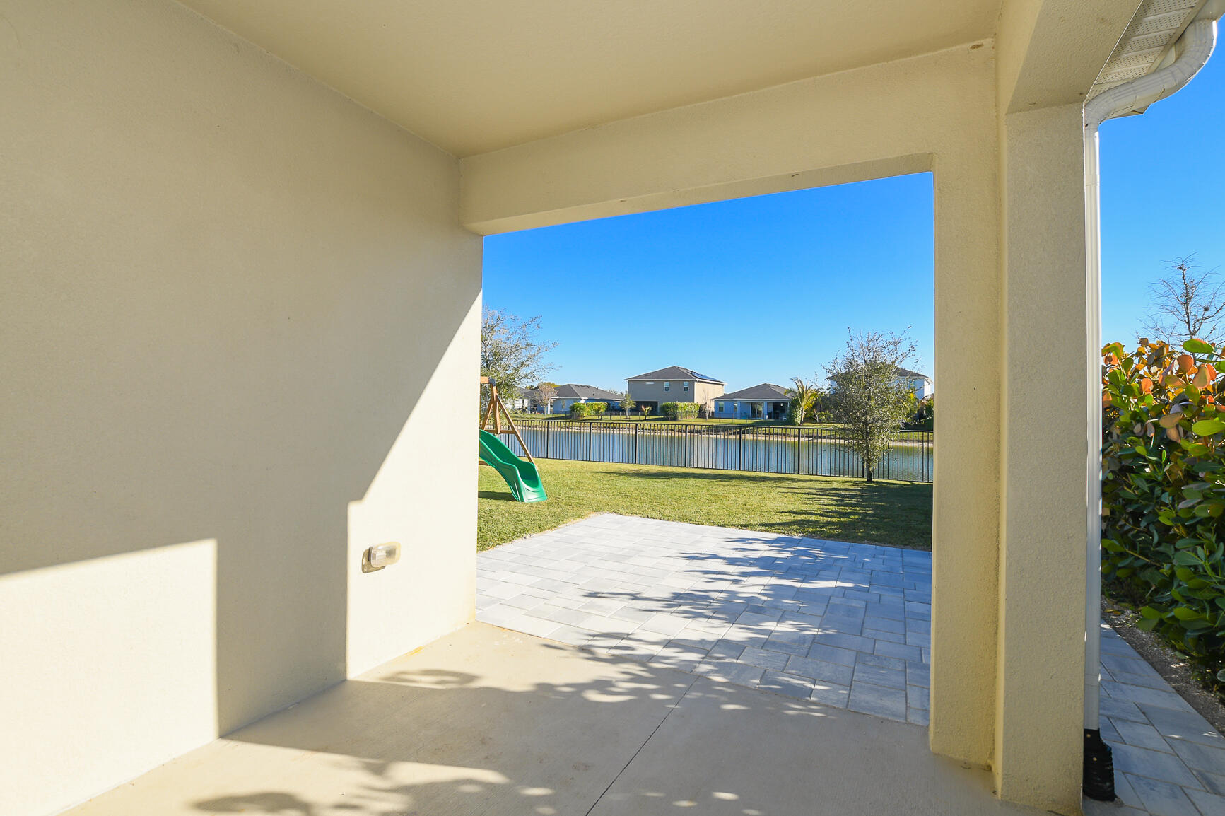 CROSSTOWN COMMONS - Residential