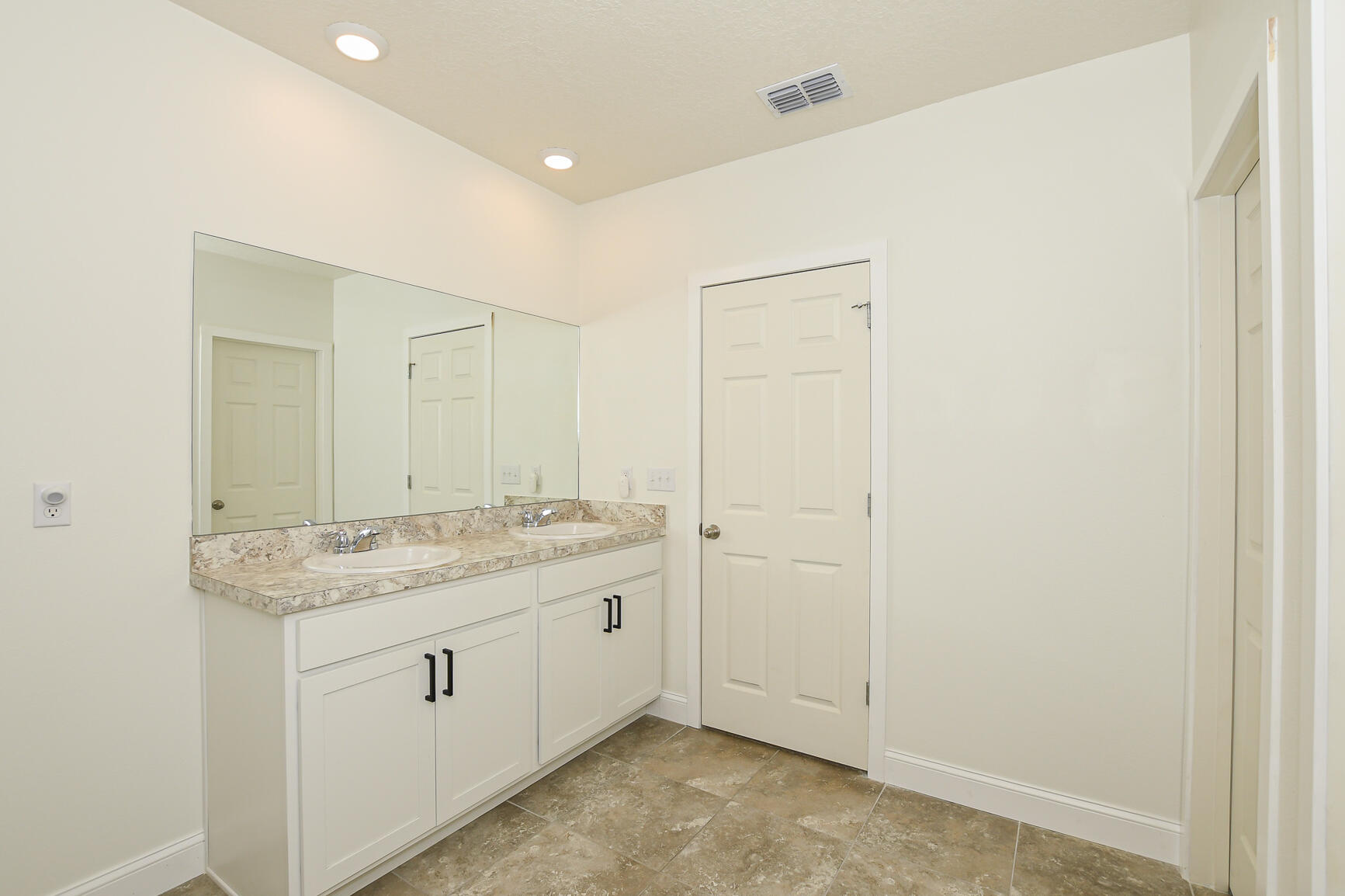 CROSSTOWN COMMONS - Residential