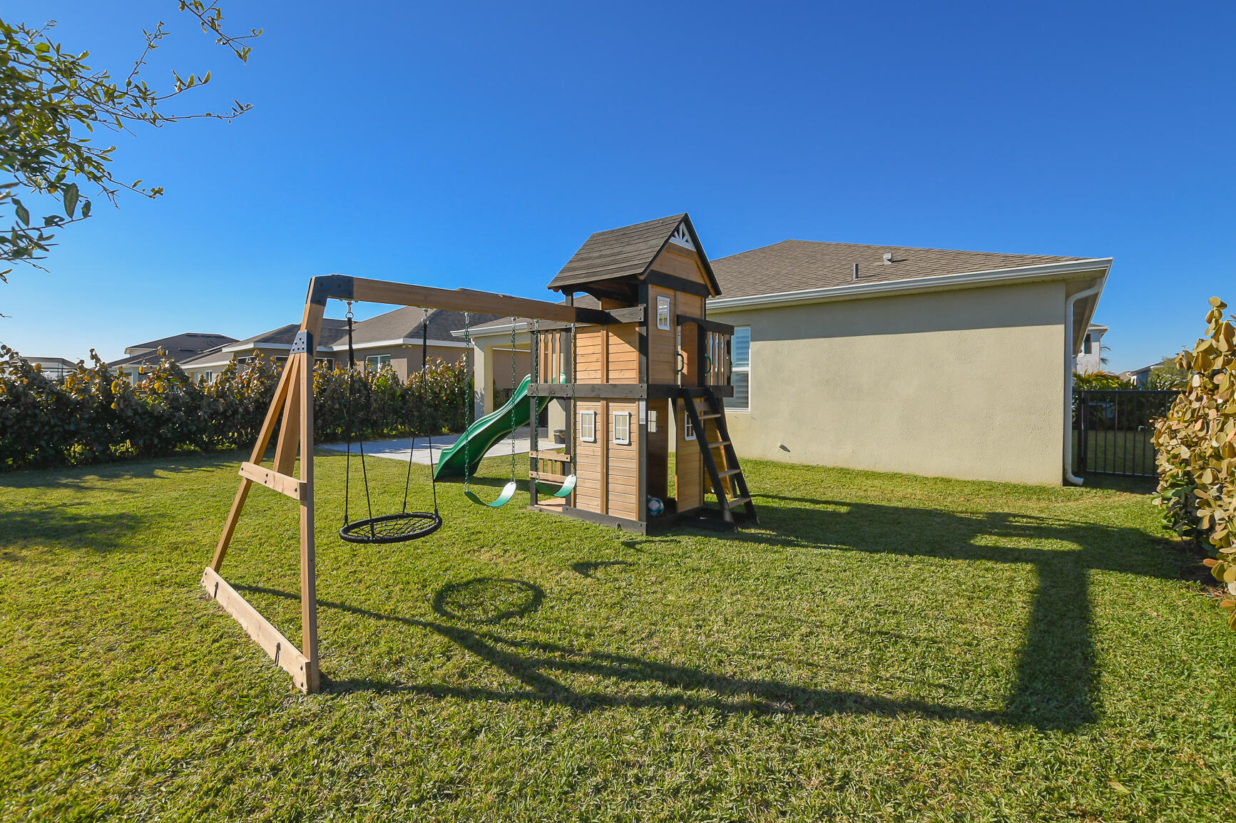 CROSSTOWN COMMONS - Residential