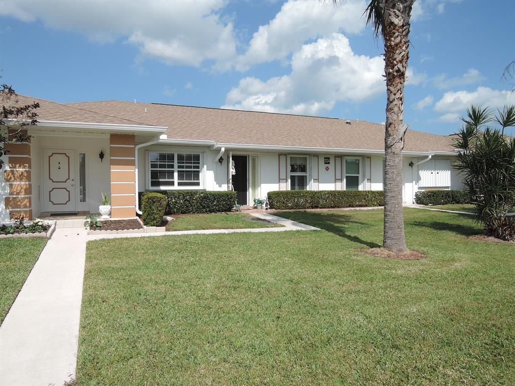 Photo of 1234 S Lakes End Drive #Apt B, Fort Pierce, FL 34982 (MLS # R10867643)