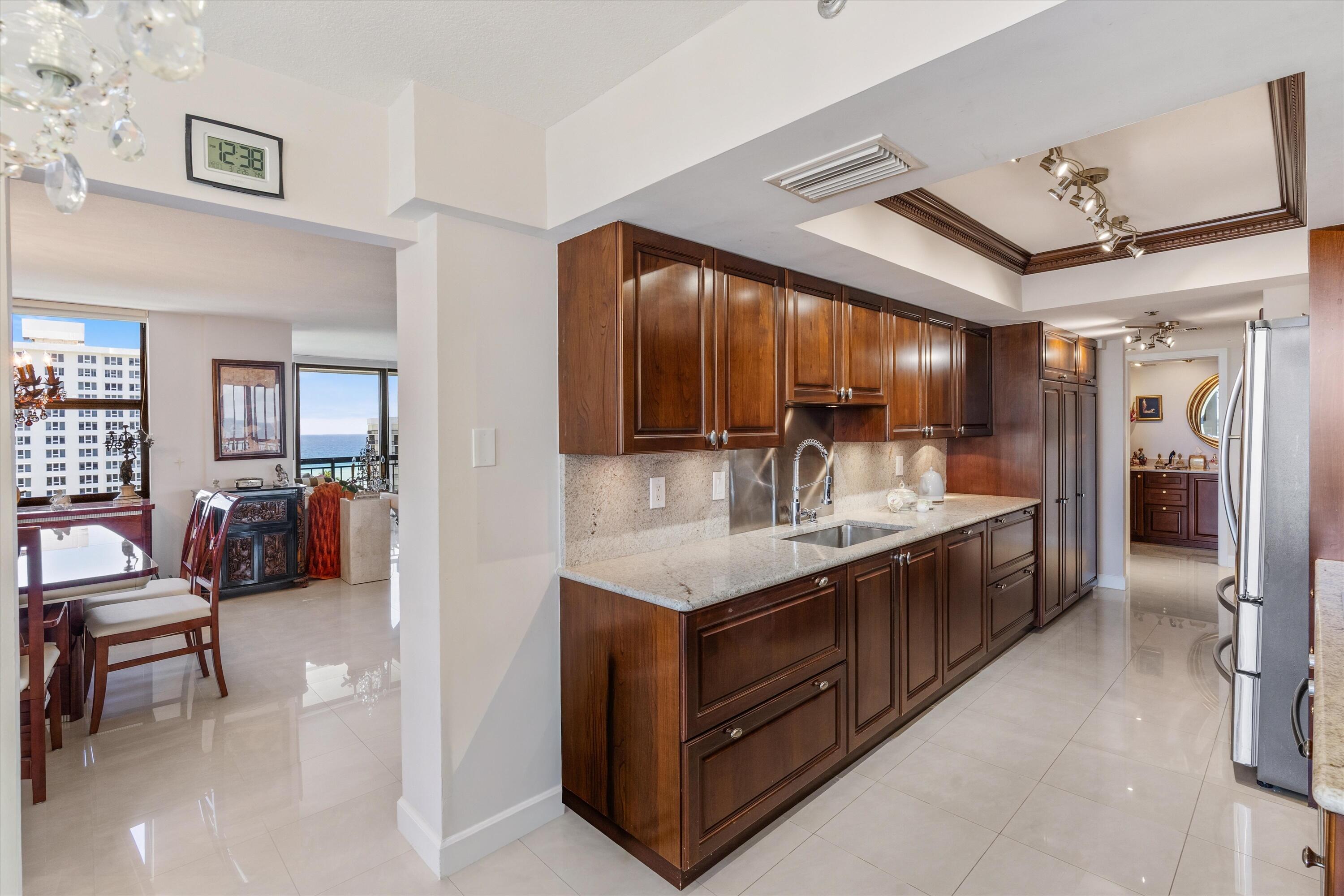 LA FONTANA CONDO - Residential