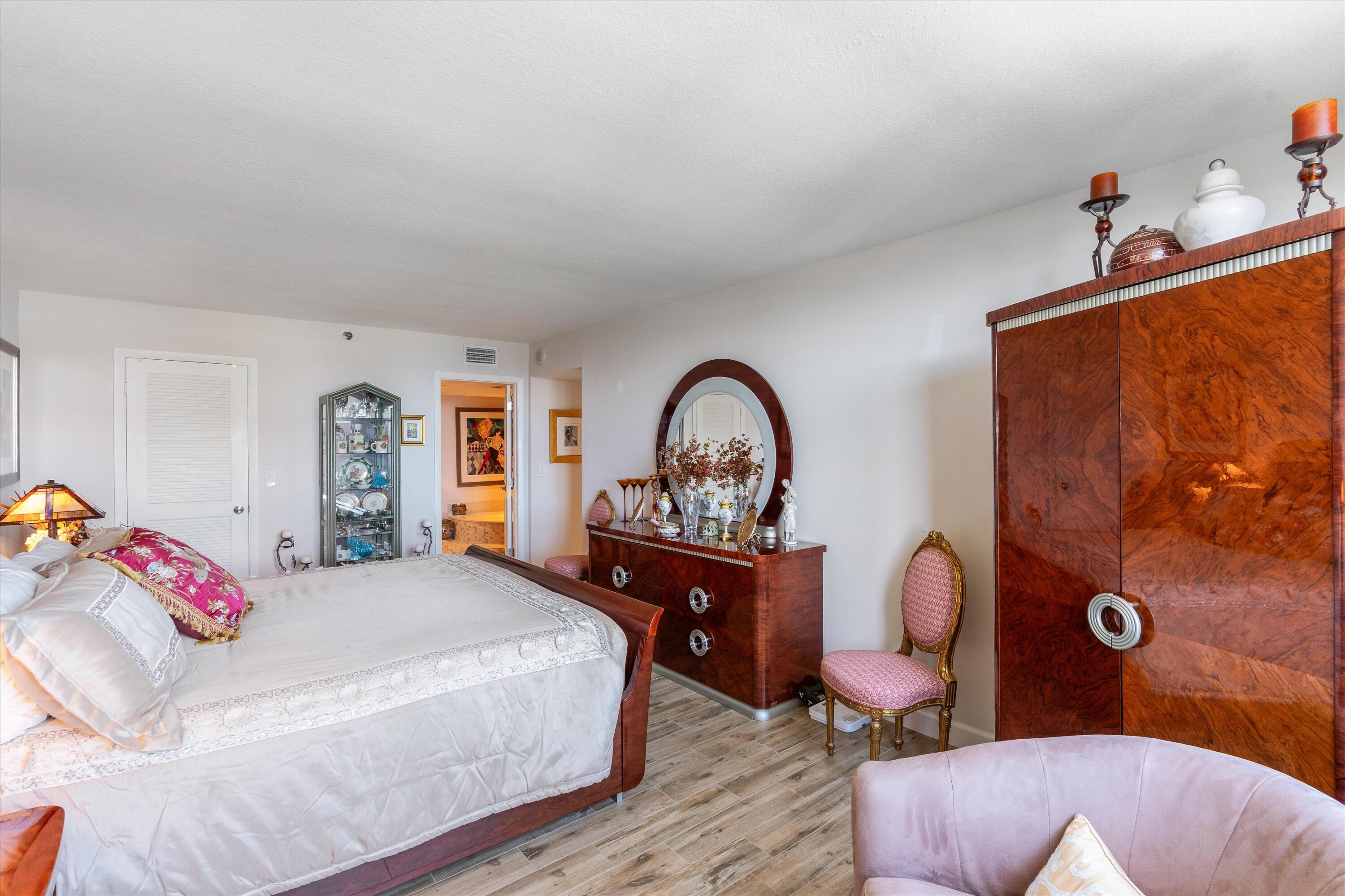 LA FONTANA CONDO - Residential