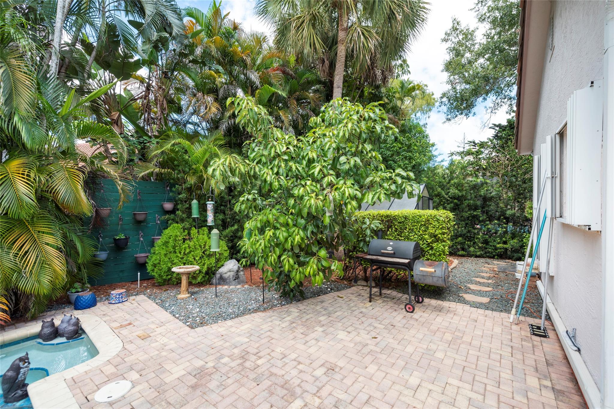 Woodside Vill Sec One 92- - Residential