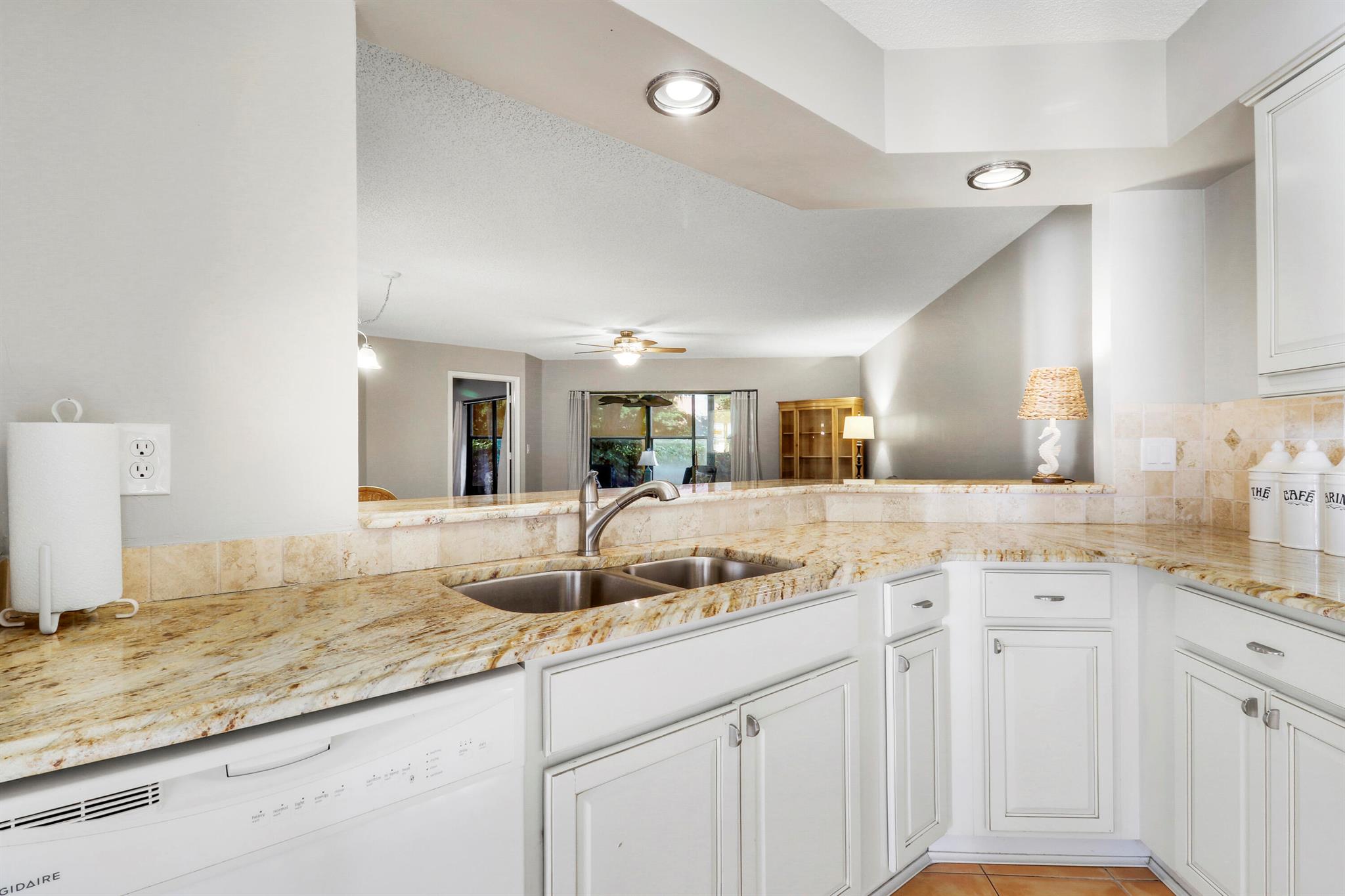 MONTEGO COVE CONDO - Residential