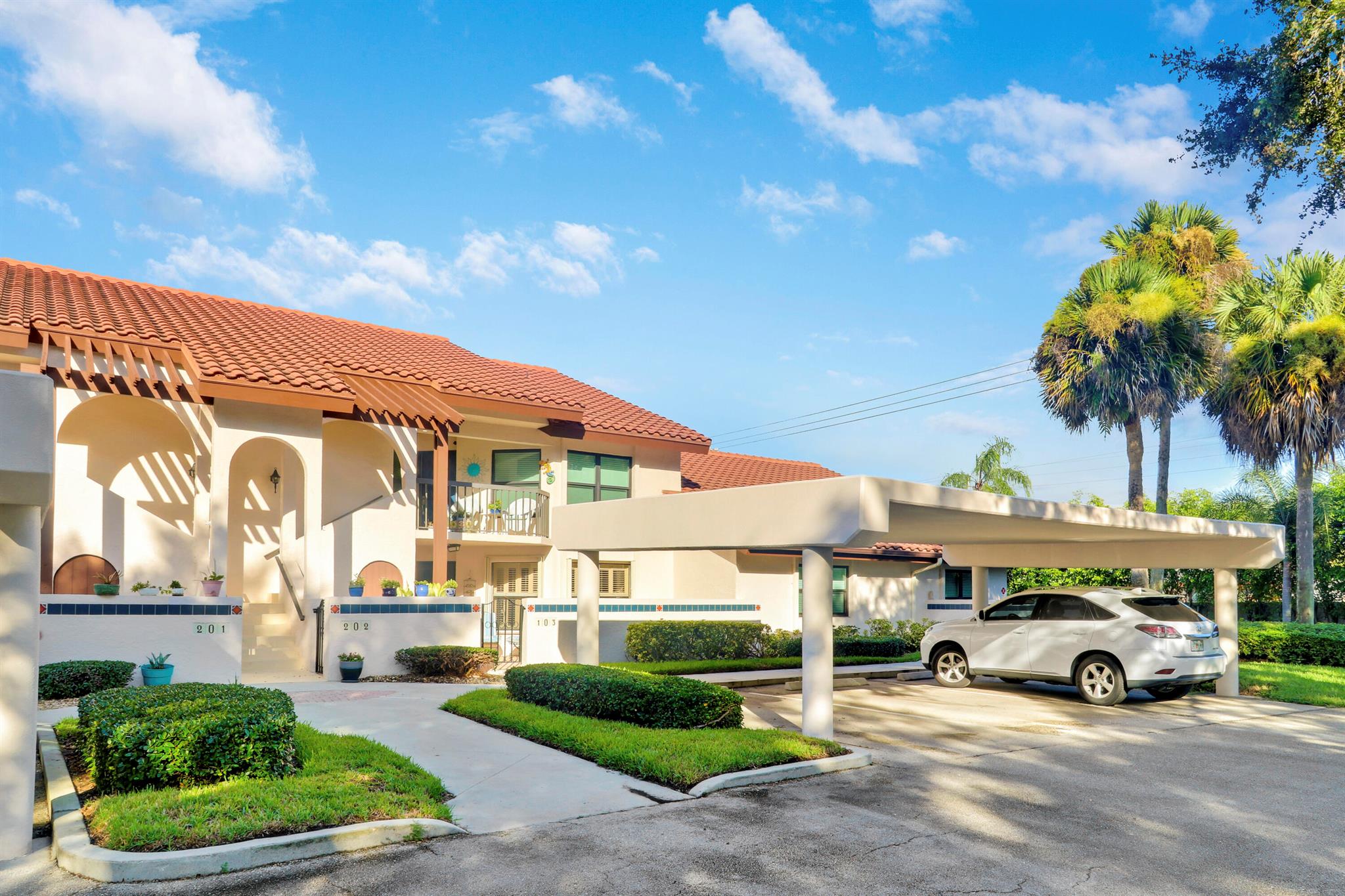 MONTEGO COVE CONDO - Residential
