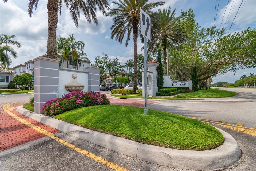 Stop Looking! Beautifully Unit in Villas de Tuscany. Ground Floor with one car garage. Laminate wood floors throughout. This spacious unit features 1 large bedroom plus a den, 1 fully renovated bathroom, and an open floor plan that offers comfort and functionality. Enjoy a 1-car garage, full-size washer and dryer, newer stainless steel appliances, and a neutral-toned kitchen. Relax on the screened-in patio and take advantage of the property's convenient location — close to Weston, top-rated schools, I-75, and 595.