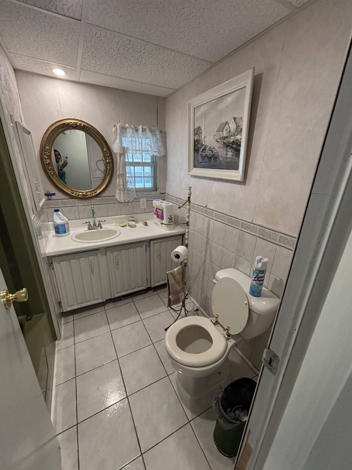 COUNTRY KNOLLS - Residential