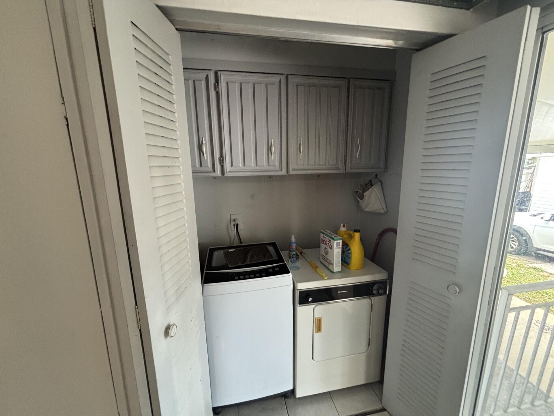 COUNTRY KNOLLS - Residential