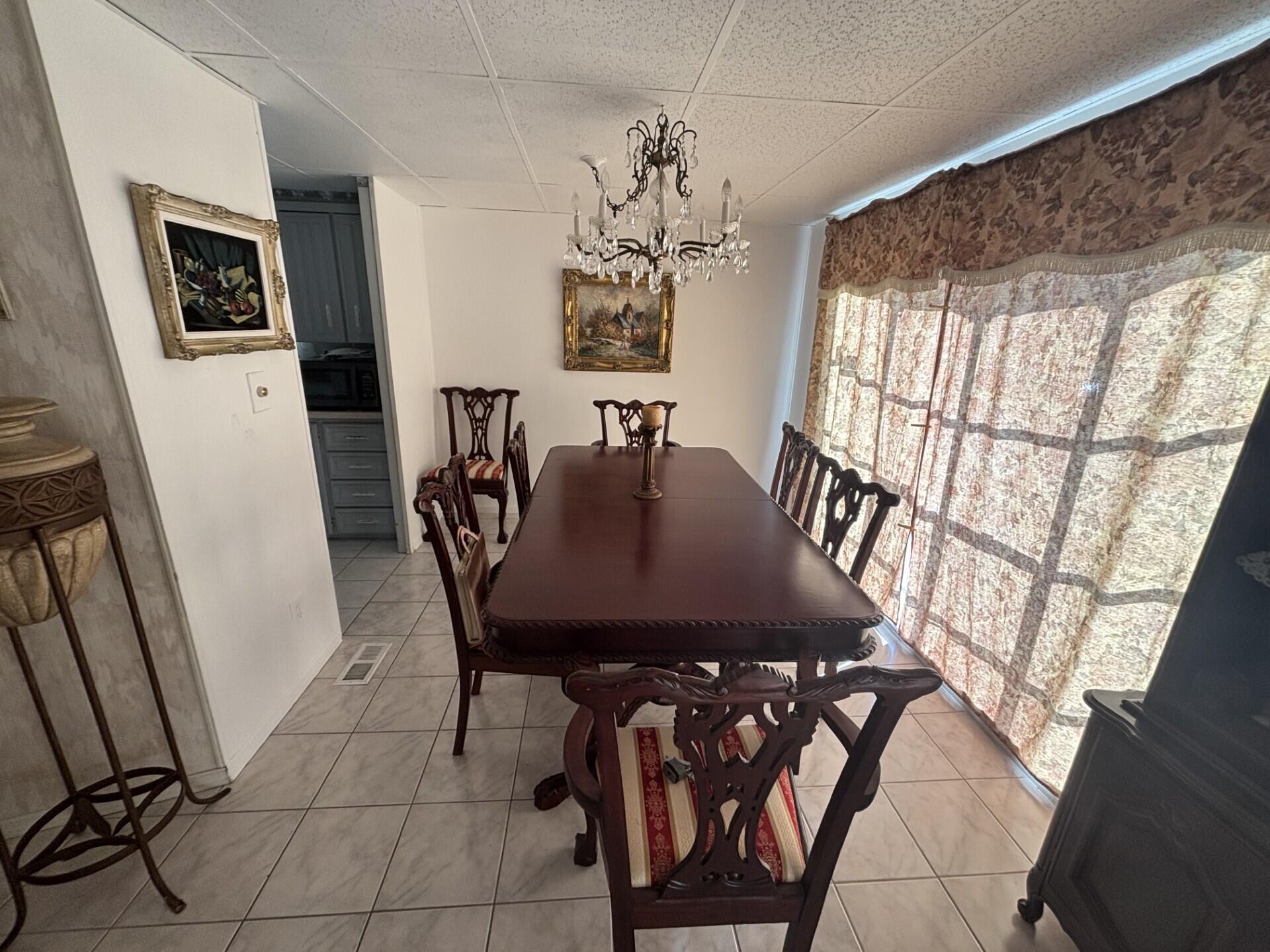 COUNTRY KNOLLS - Residential