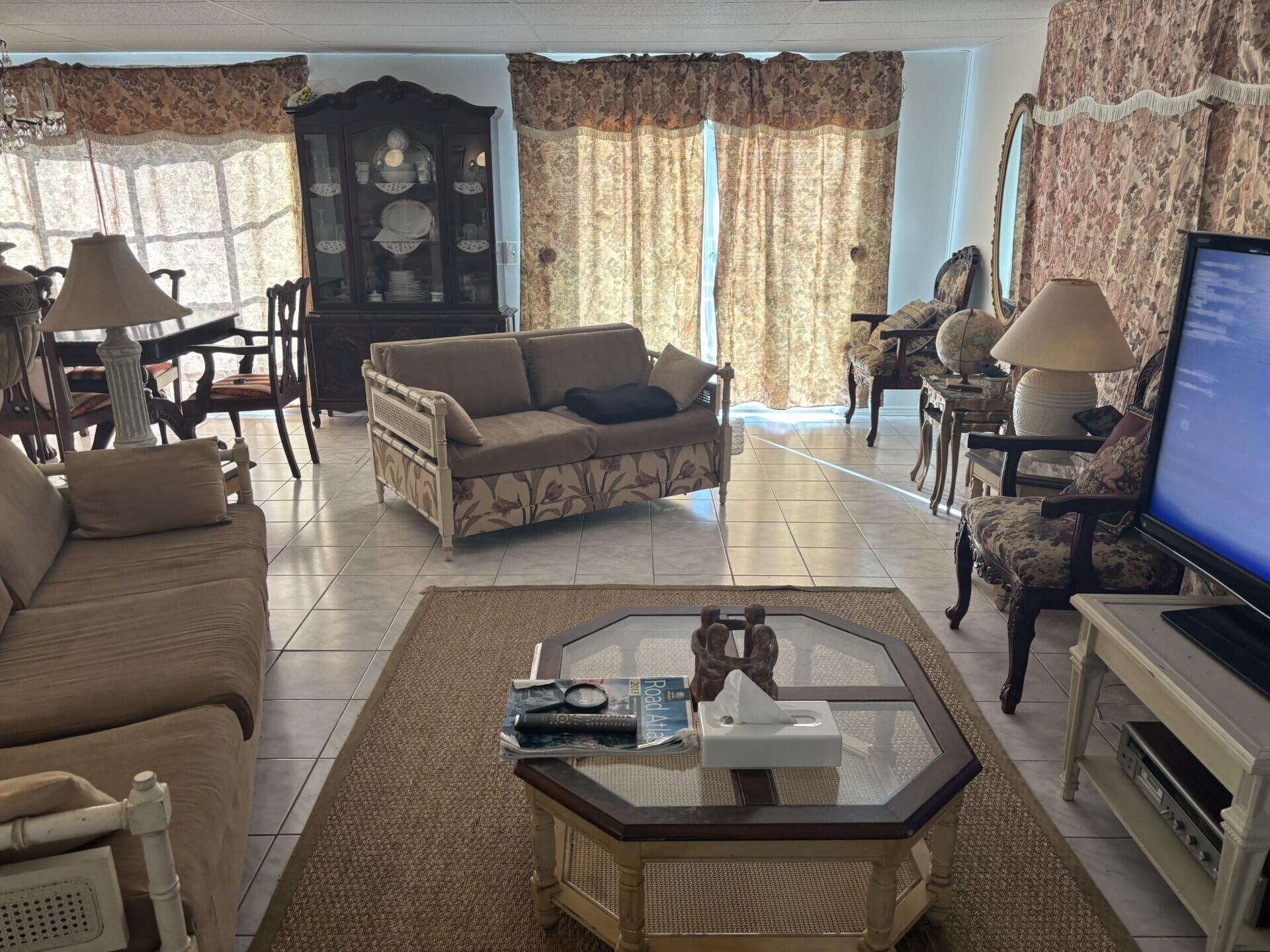 COUNTRY KNOLLS - Residential