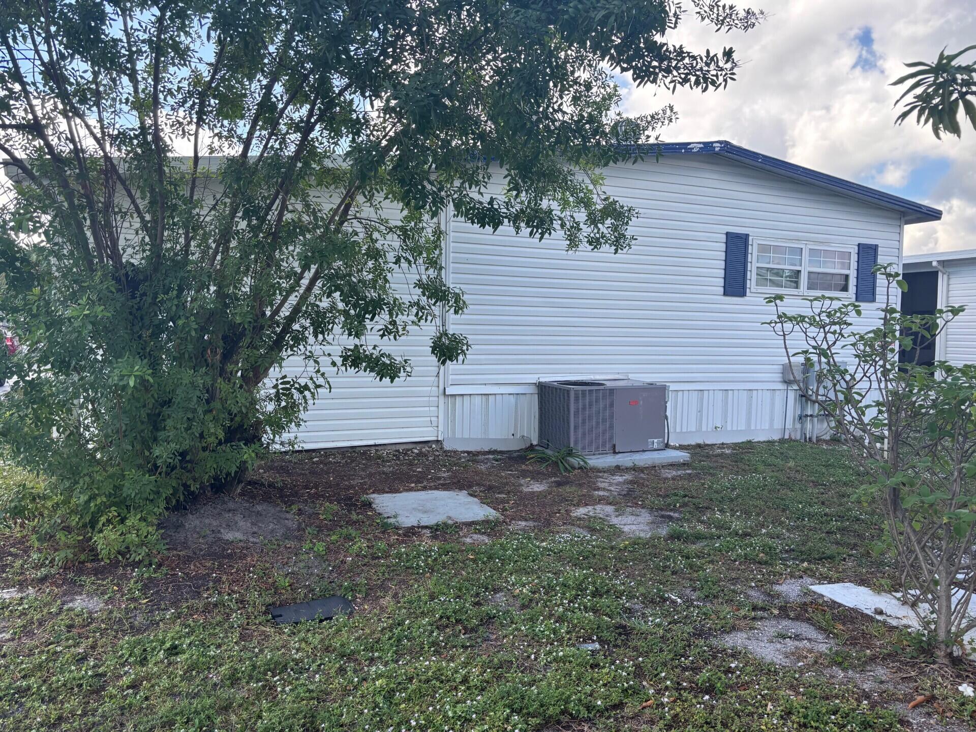 COUNTRY KNOLLS - Residential