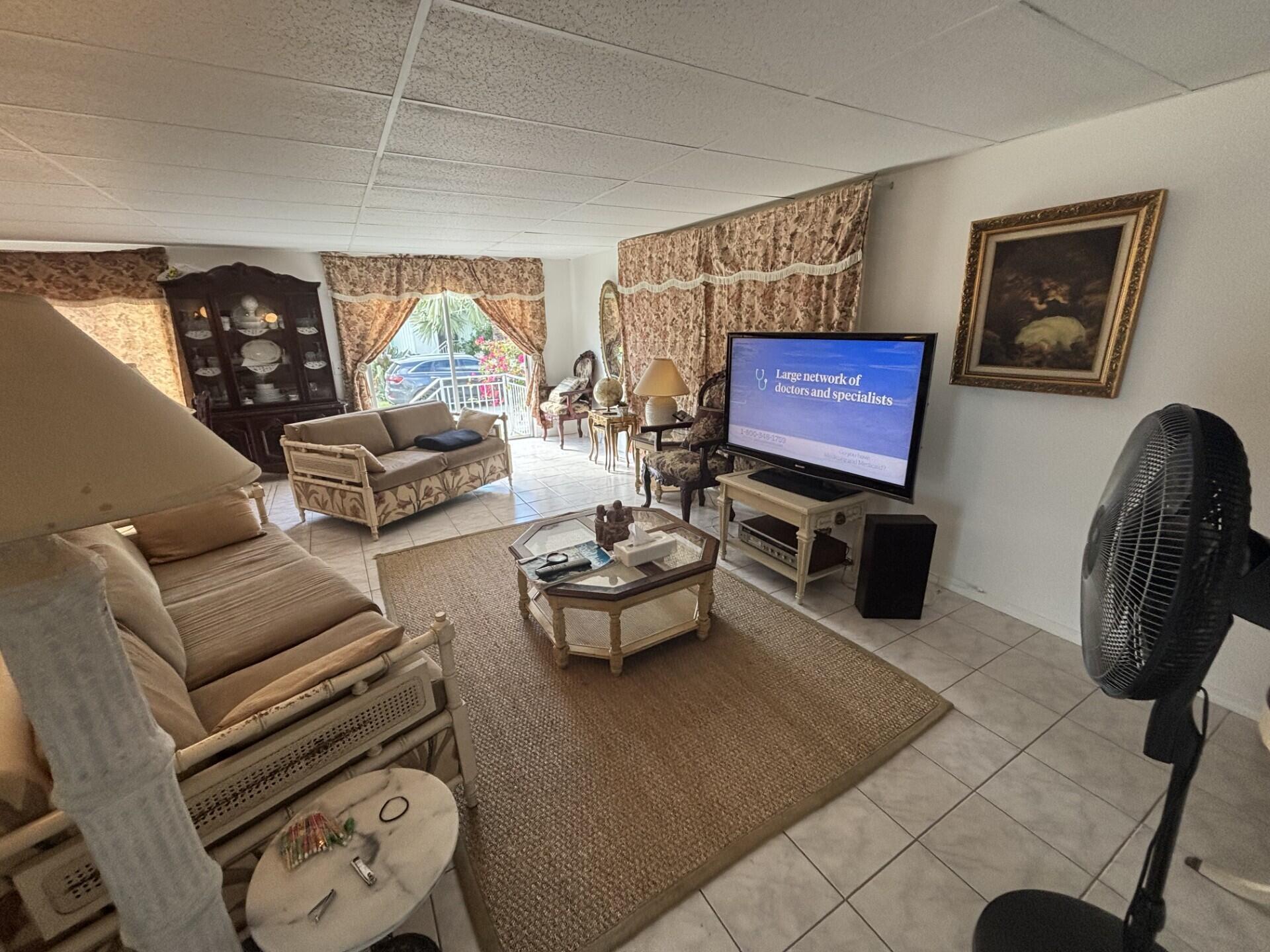 COUNTRY KNOLLS - Residential