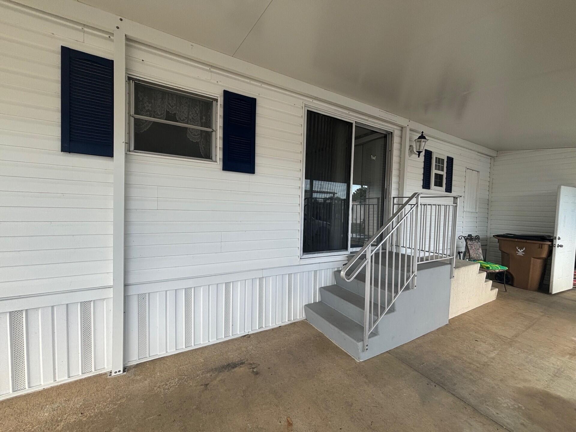 COUNTRY KNOLLS - Residential