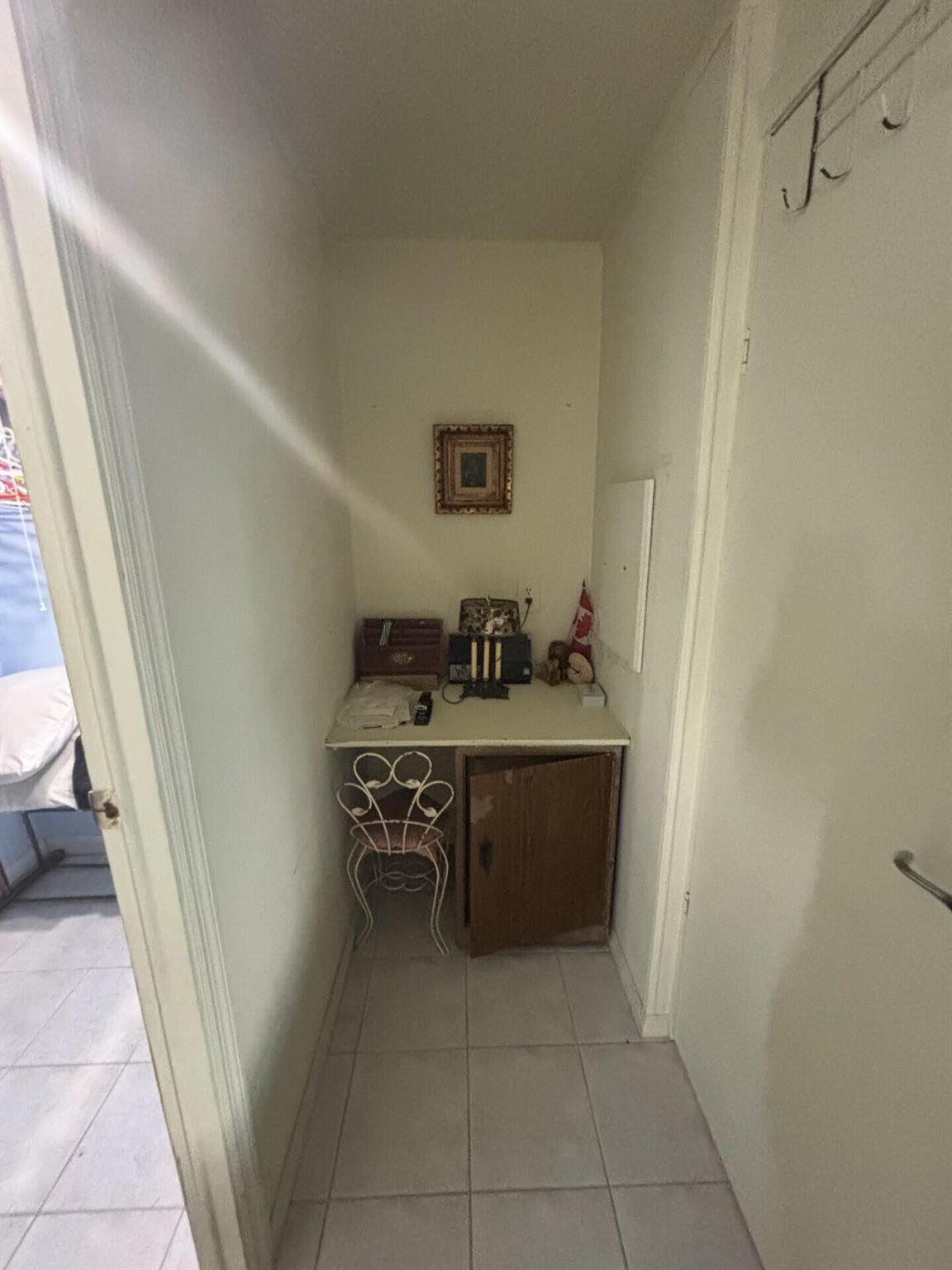 COUNTRY KNOLLS - Residential