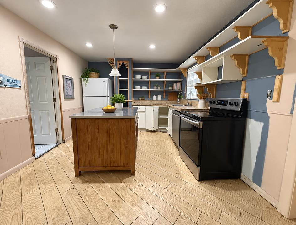 6771 NW 24TH Street, Margate, FL, 33063/$395,000 3 6771 NW 24TH Street
