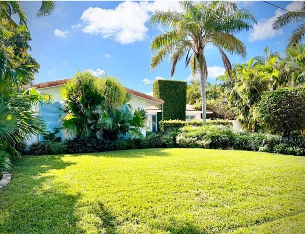 Photo of 1014 Lewis Cove, Delray Beach, FL 33483 (MLS # R11118480)