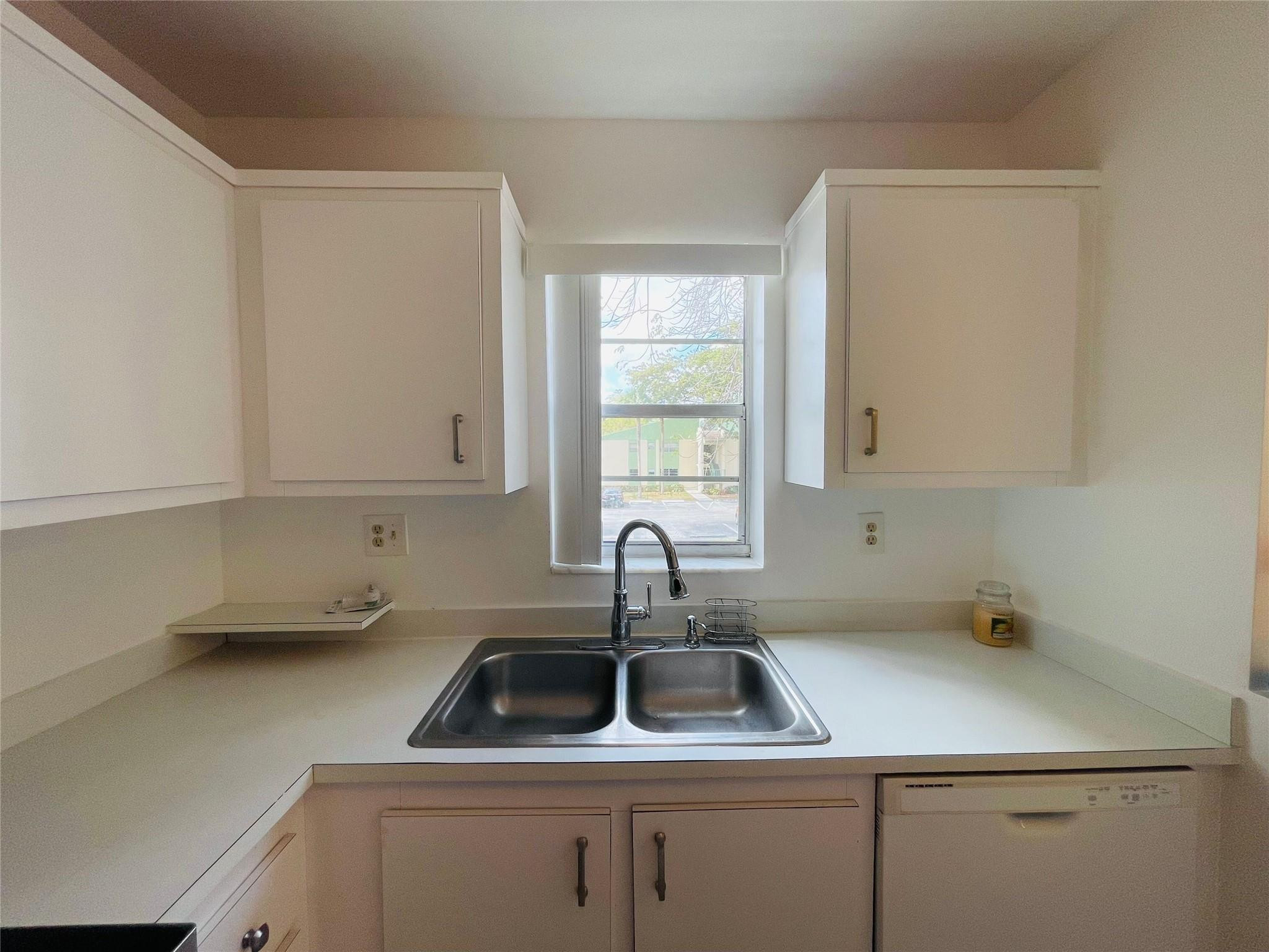 RAMBLEWOOD EAST CONDO - Residential Lease