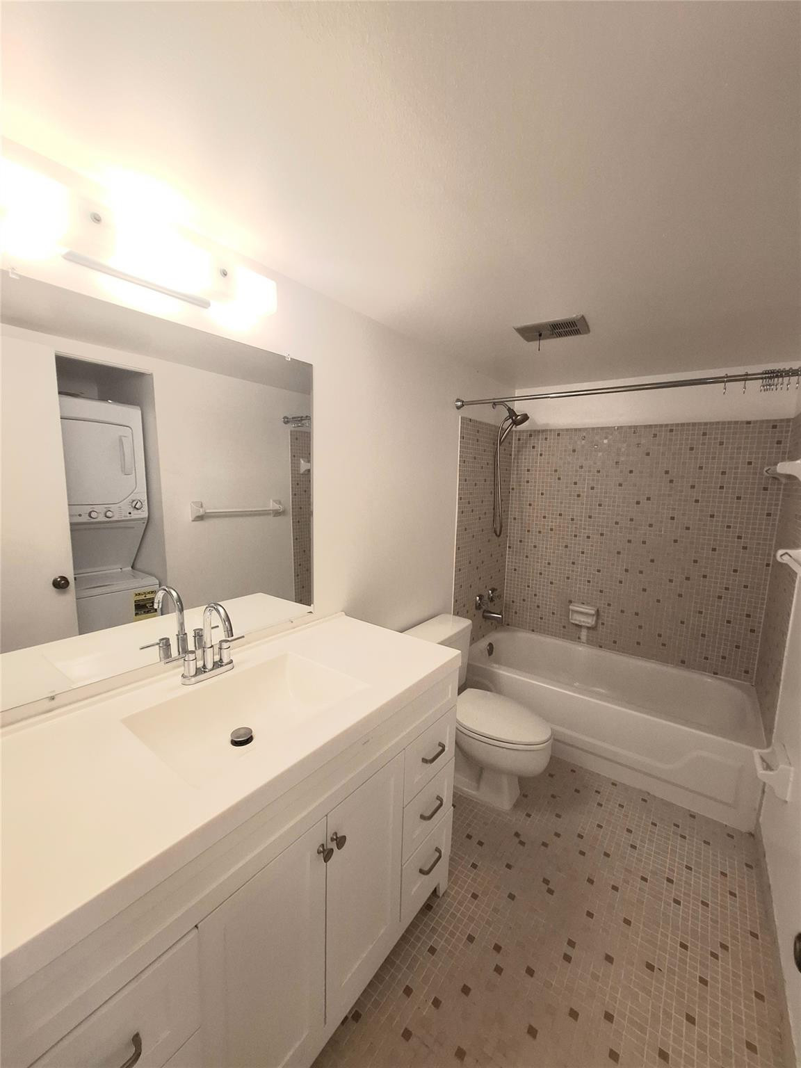 RAMBLEWOOD EAST CONDO - Residential Lease