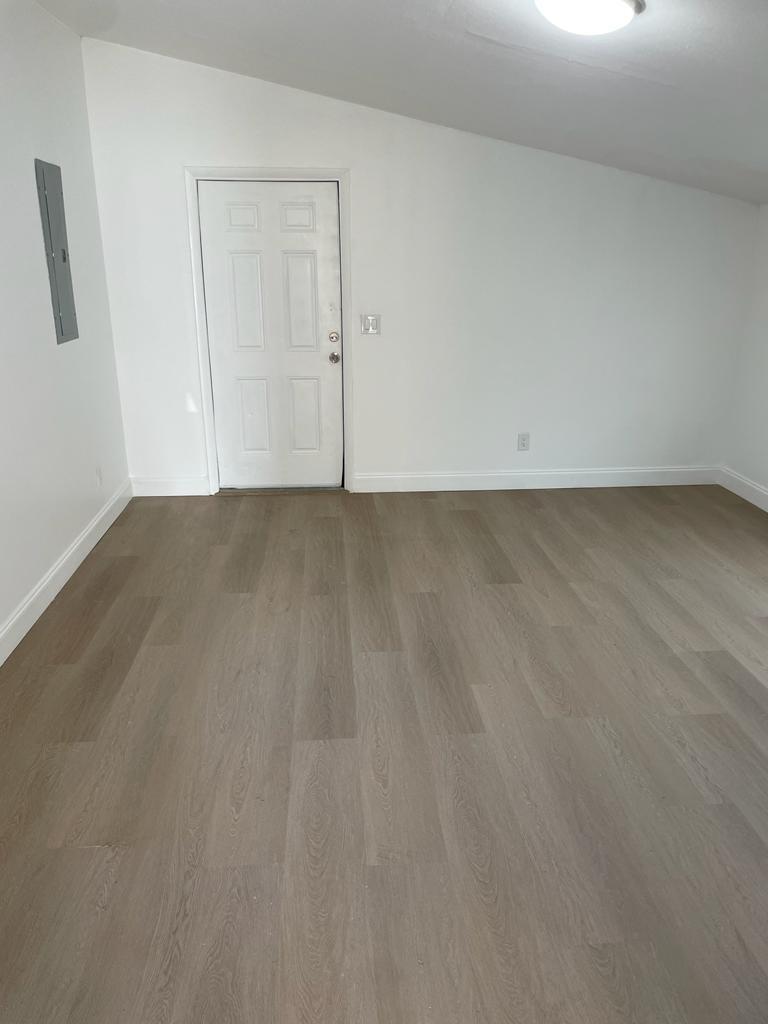 LAKE OSBORNE PARK - Residential