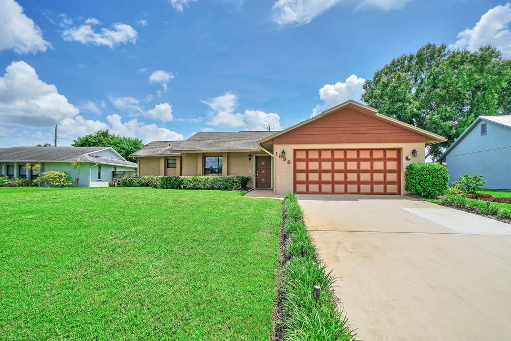 Photo of 1598 SE Holiday Road, Port Saint Lucie, FL 34952 (MLS # R11020123)