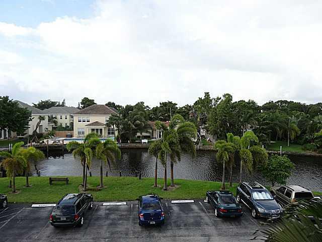 OMFG!! THIS PLACE IS THE BOMB!! LOVELY RIVER VIEW, BRIGHT, ALL NEW GRANITE, AND SS APPLIANCES, CROWN MOULDING, KRAFTMAID CABINETS, TRAVERTINE FLOORING, HI HAT LIGHTING - THIS HOT LIL' 2/2 IN THE BEST COMMUNITY WILL NOT LAST ! COMMUNITY IS WELL KEPT, BLDG IS PRISTINE, SECURE; HEATED POOL RIGHT OFF 6th -- WMD, DOWNTOWN, BEACHES, SHOPPING, RESTAURANTS.... ALL MINUTES AWAY - YOU WILL KICK YOURSELF IF YOU MISS THIS!!