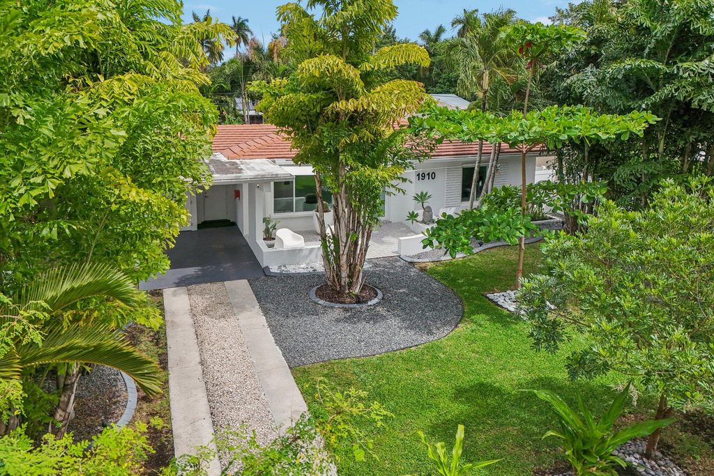 Photo of 1910 NE 17th Terrace, Fort Lauderdale, FL 33305 (MLS # B26013668)