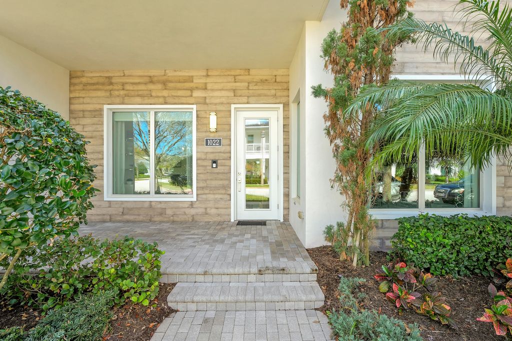 Photo of 1022 Faulkner Terrace, Palm Beach Gardens, FL 33418 (MLS # B26012069)