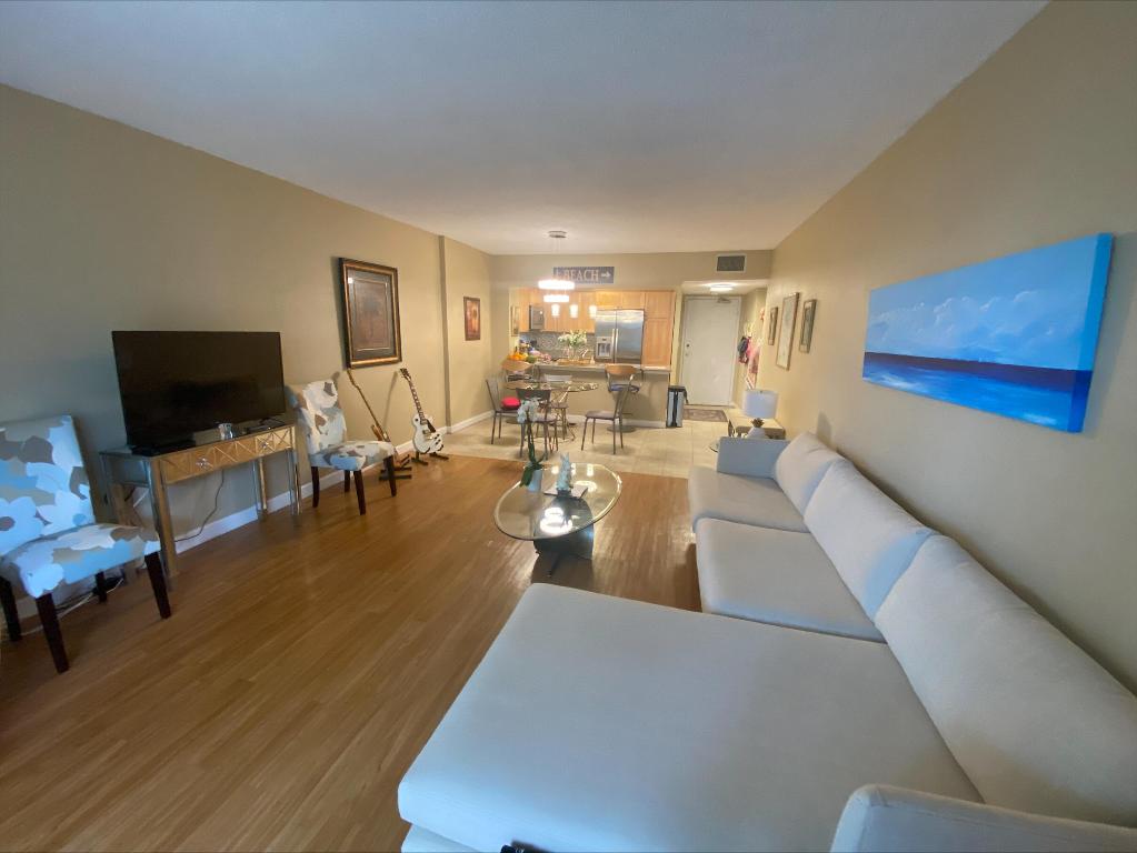 LE CHATEAU ROYAL CONDO - Residential Lease