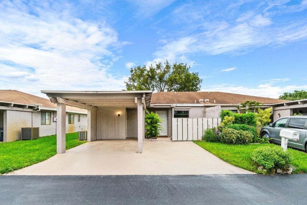 Photo of 6844 Moonlit Drive, Delray Beach, FL 33446 (MLS # R11030271)