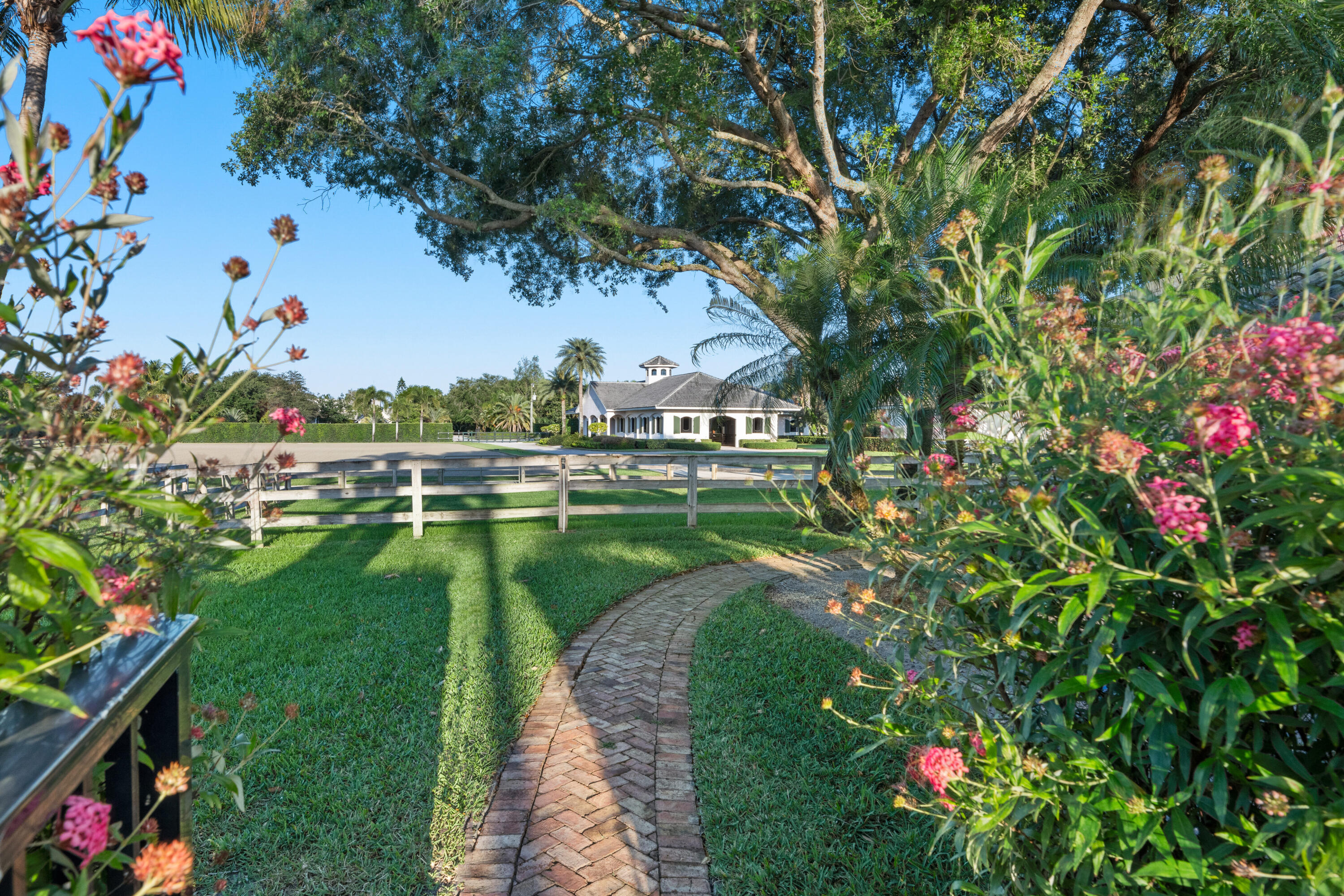 SADDLE TRAIL PARK OF WELLINGTON - Residential