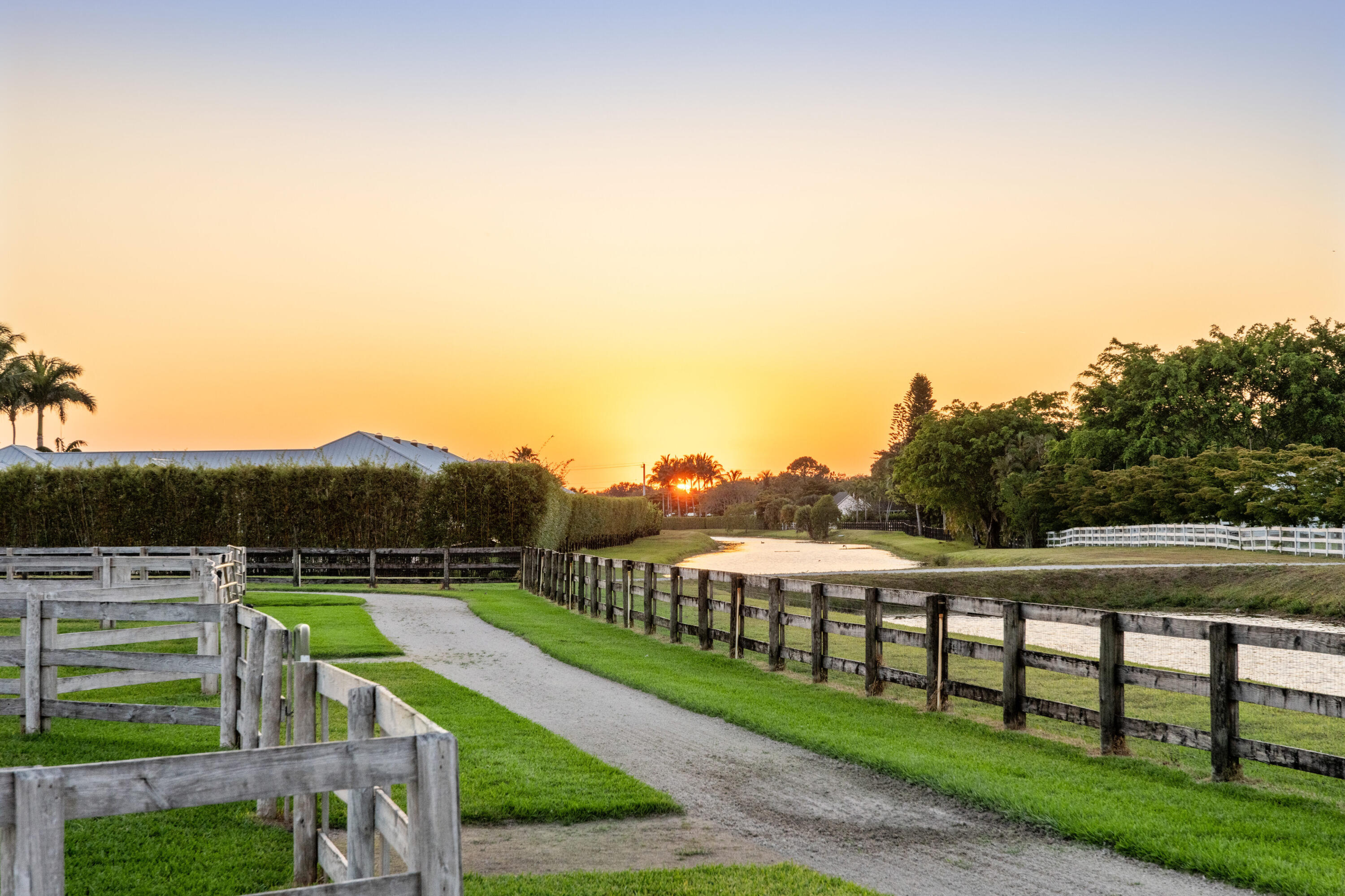 SADDLE TRAIL PARK OF WELLINGTON - Residential