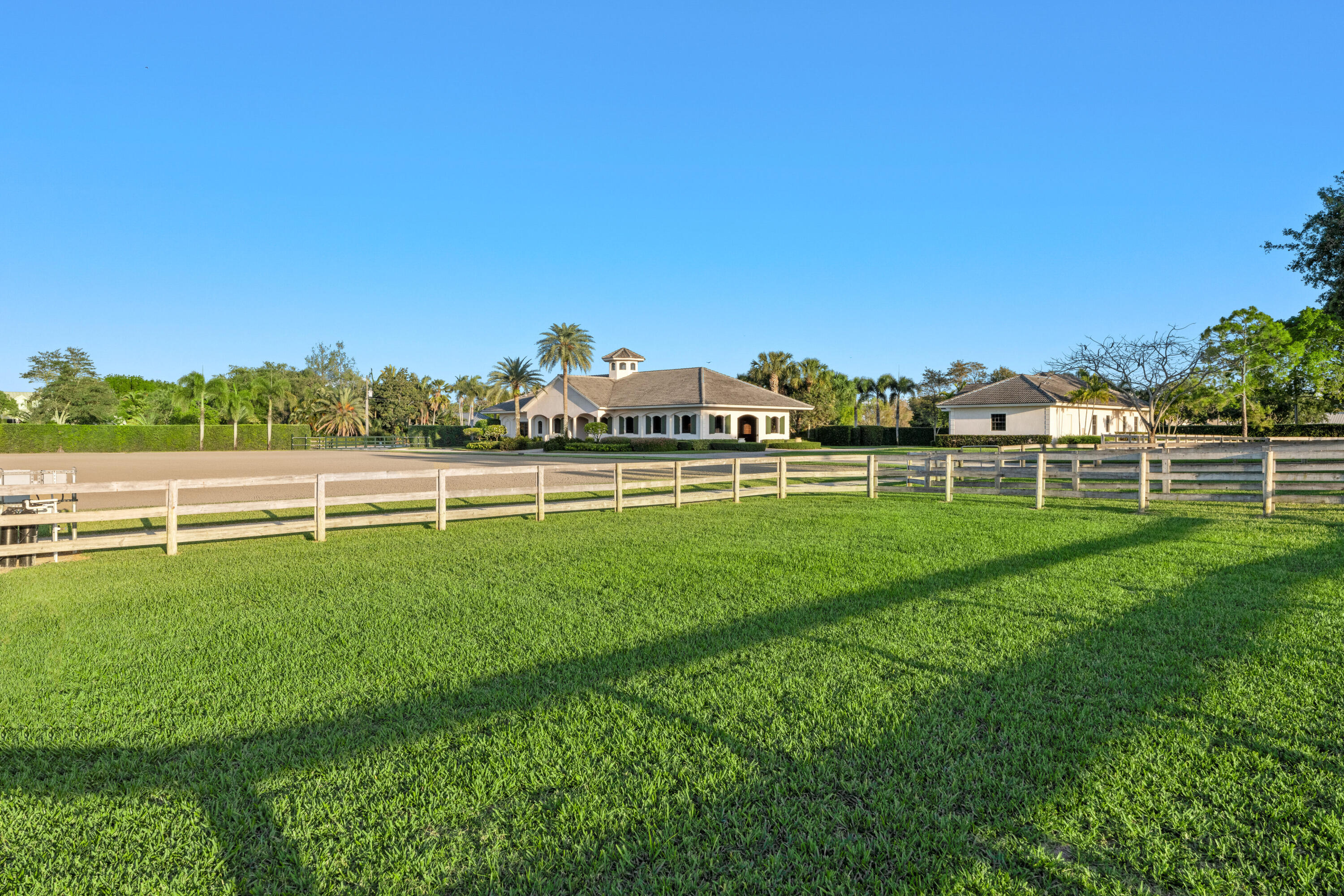 SADDLE TRAIL PARK OF WELLINGTON - Residential
