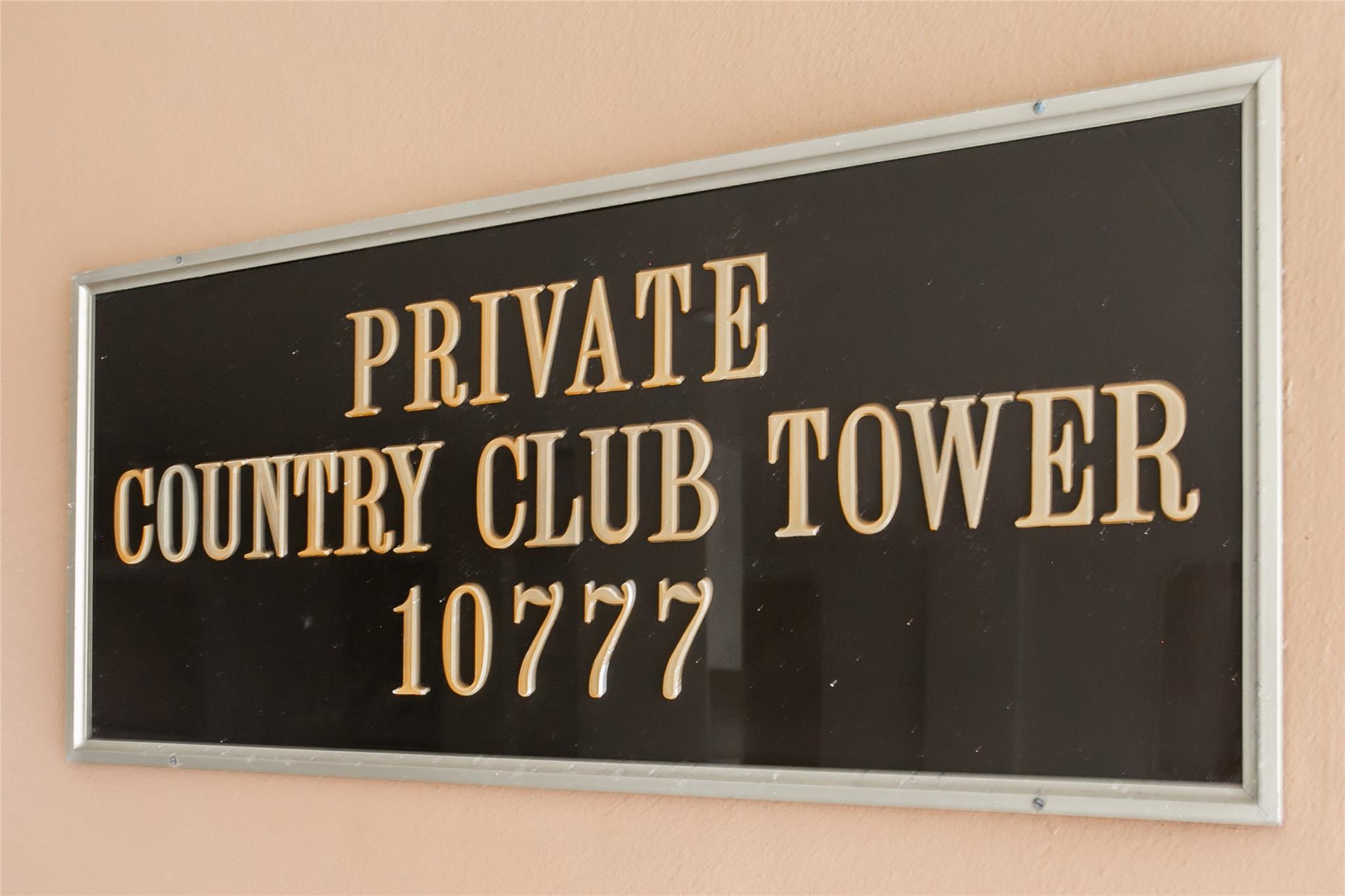 COUNTRY CLUB TOWER - Residential