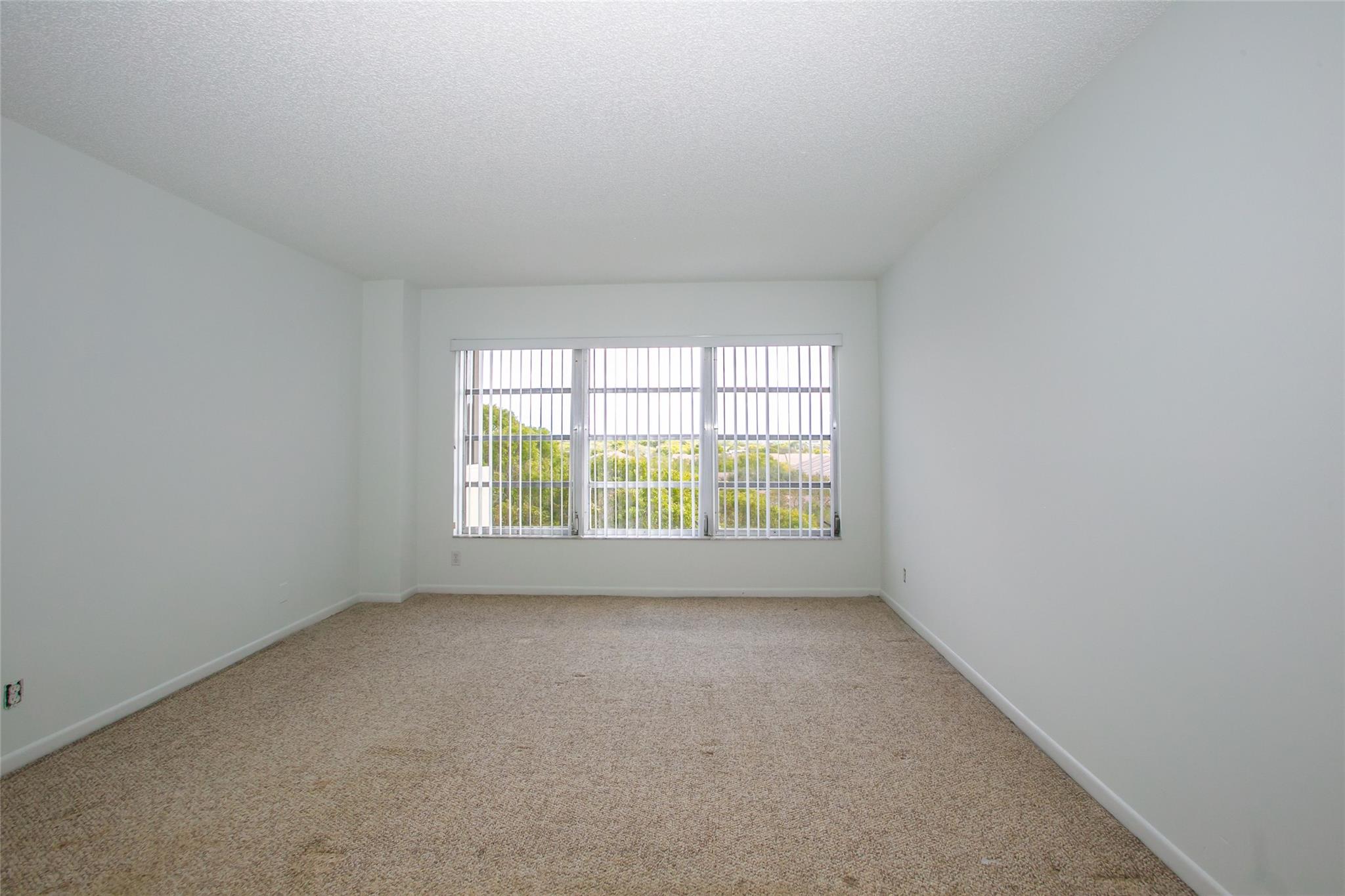 COUNTRY CLUB TOWER - Residential