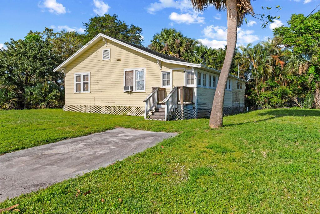 Photo of 1566 NW 9th Avenue, Stuart, FL 34994 (MLS # R11092927)