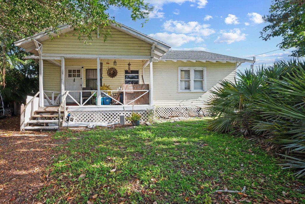 Photo of 1566 NW 9th Avenue, Stuart, FL 34994 (MLS # R11092927)