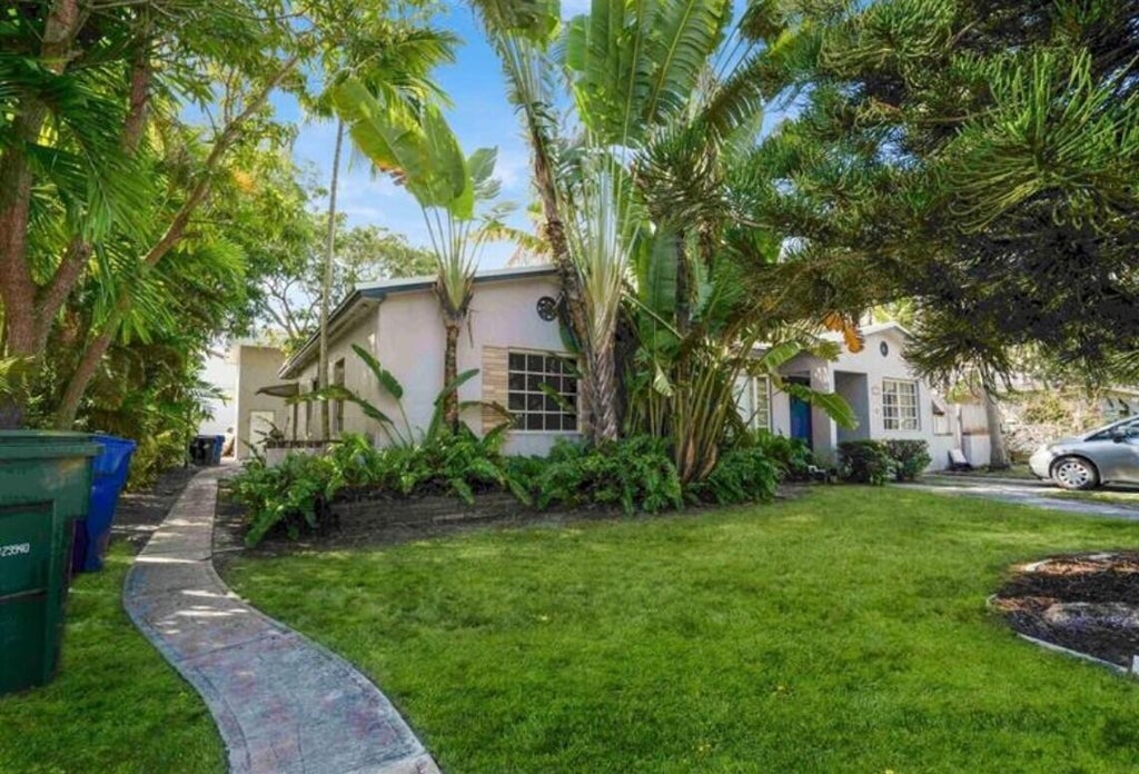 Photo of 2630 NE 14th Street, Fort Lauderdale, FL 33304 (MLS # B26047244)