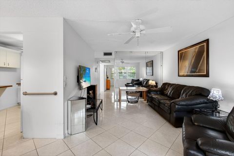 1009 Hythe A Boca Raton FL 33434