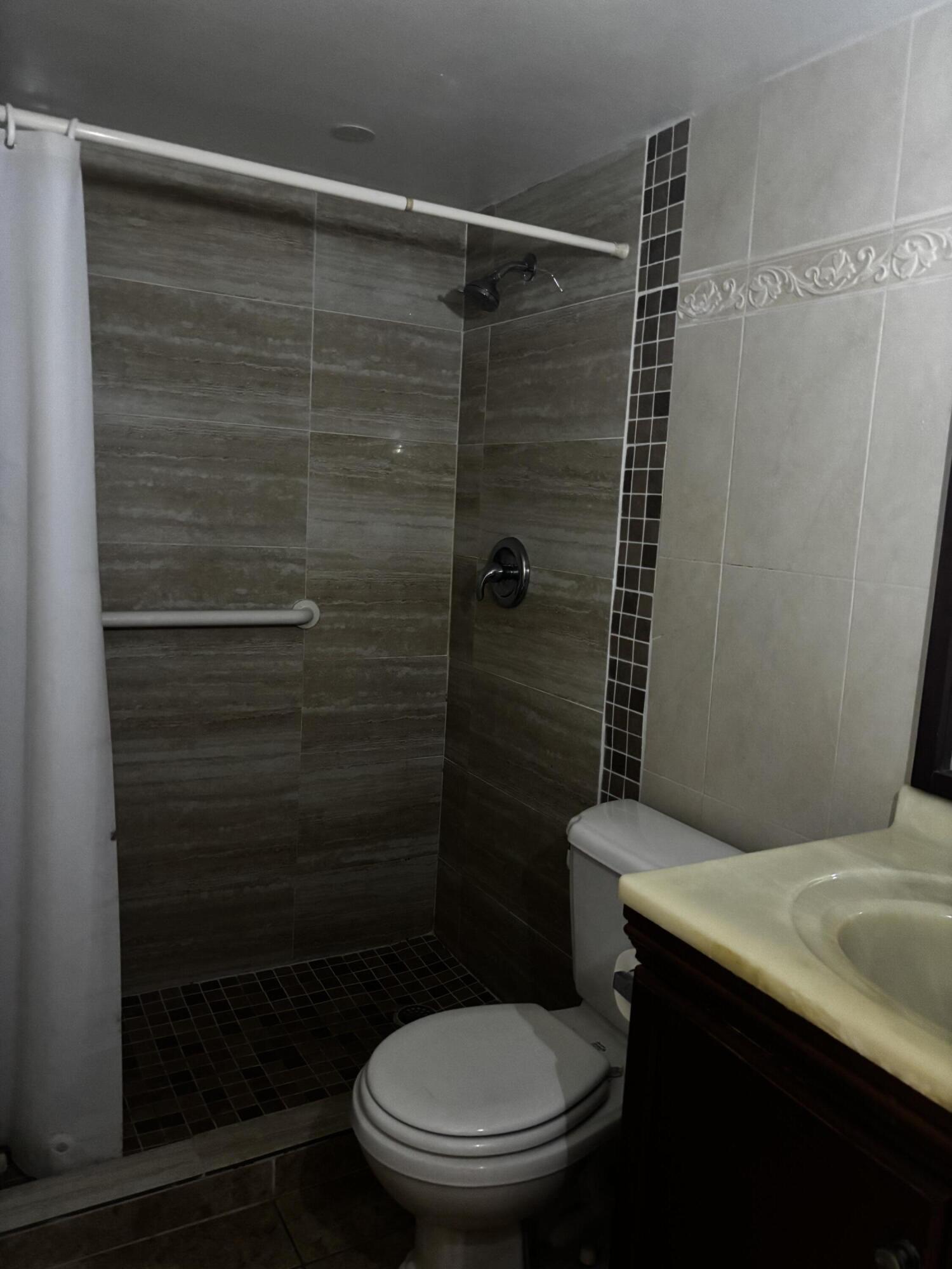 WINDSOR CONDOS - Residential Lease