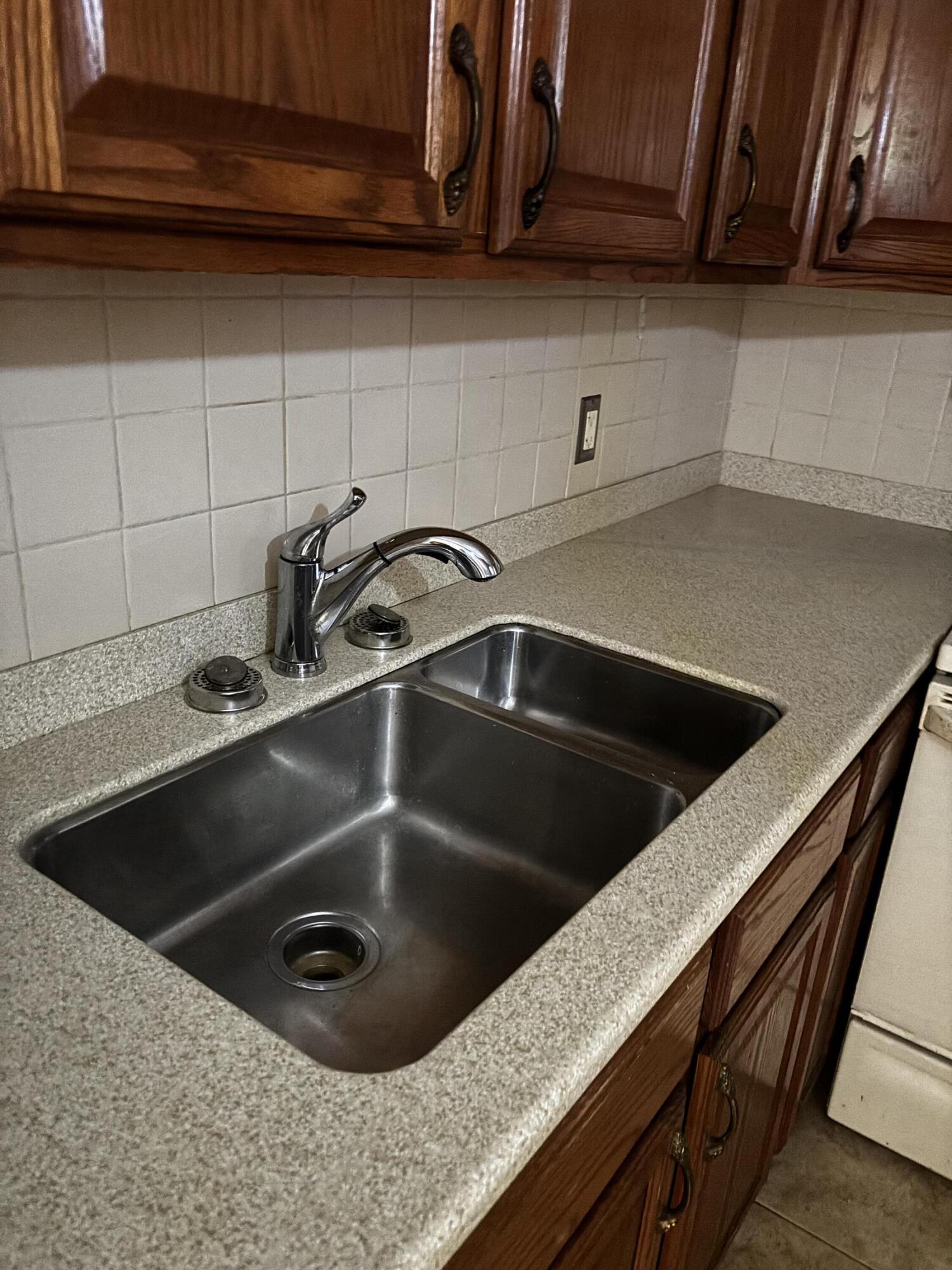 WINDSOR CONDOS - Residential Lease