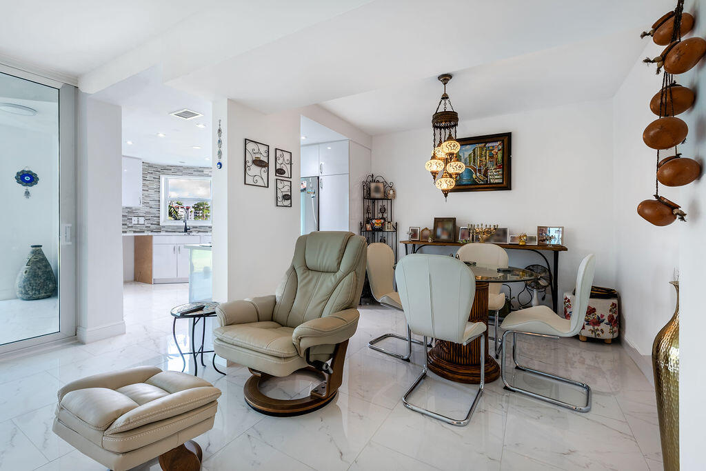 3661 Via Poinciana Road 206