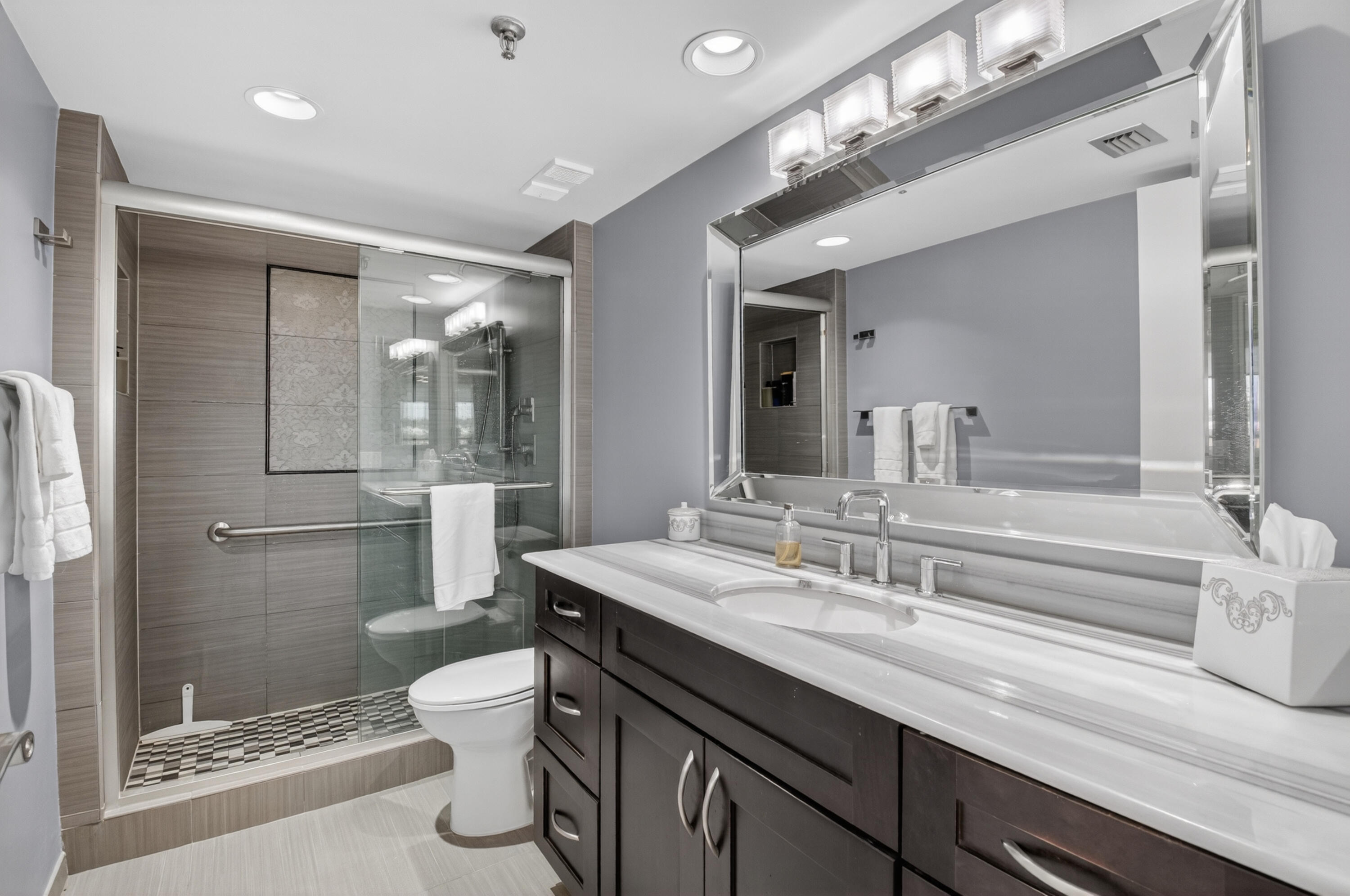LAKEWOOD MIDRISE CONDO IV UNIT 725 - Residential