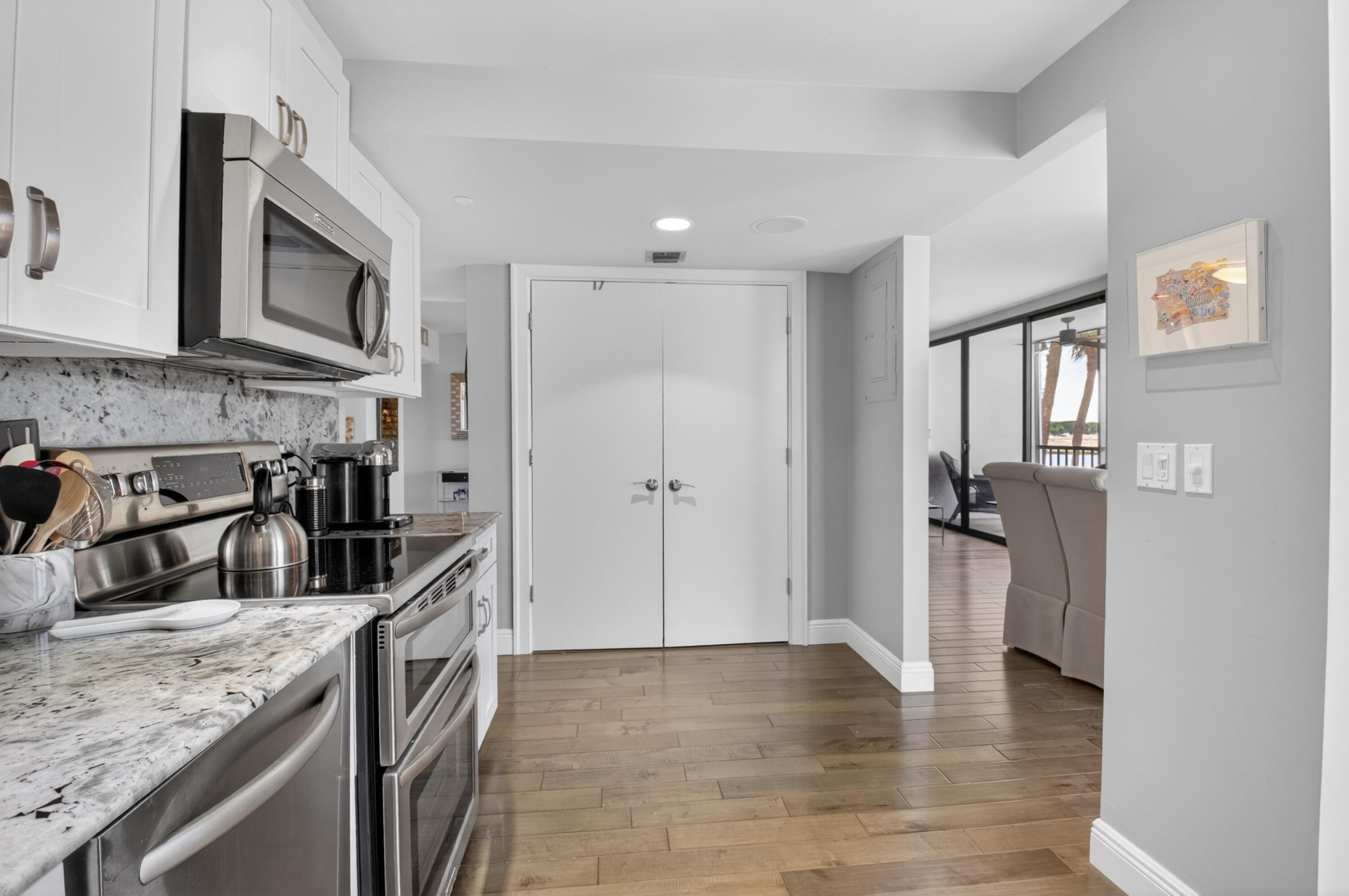 LAKEWOOD MIDRISE CONDO IV UNIT 725 - Residential