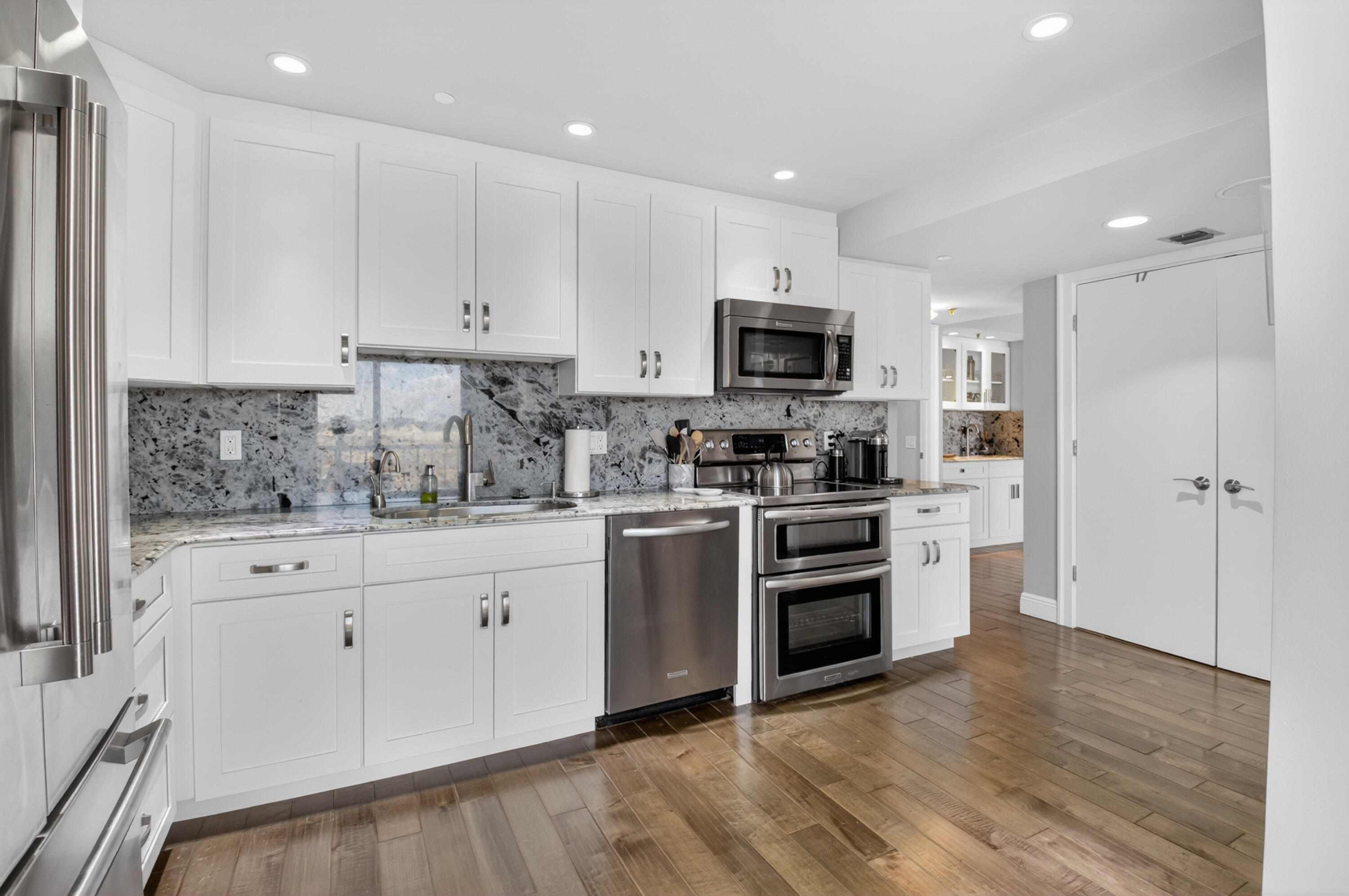 LAKEWOOD MIDRISE CONDO IV UNIT 725 - Residential