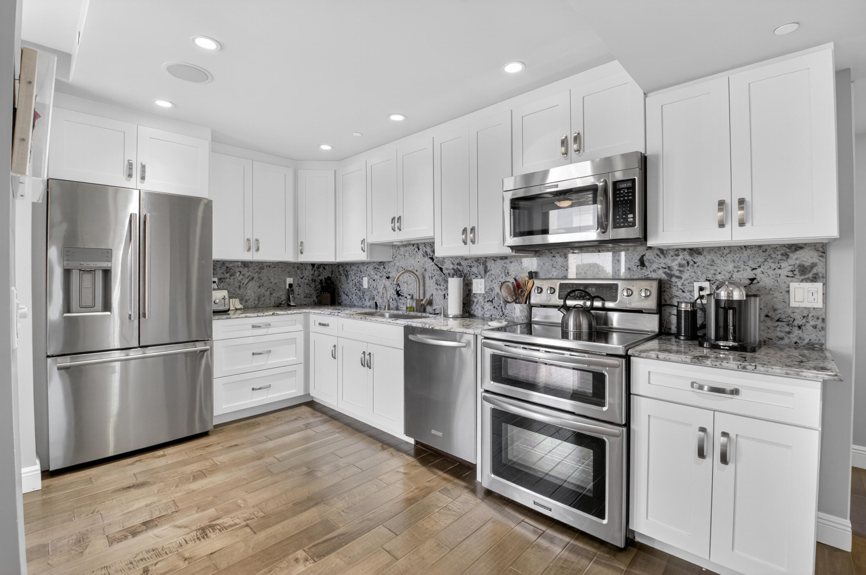 LAKEWOOD MIDRISE CONDO IV UNIT 725 - Residential